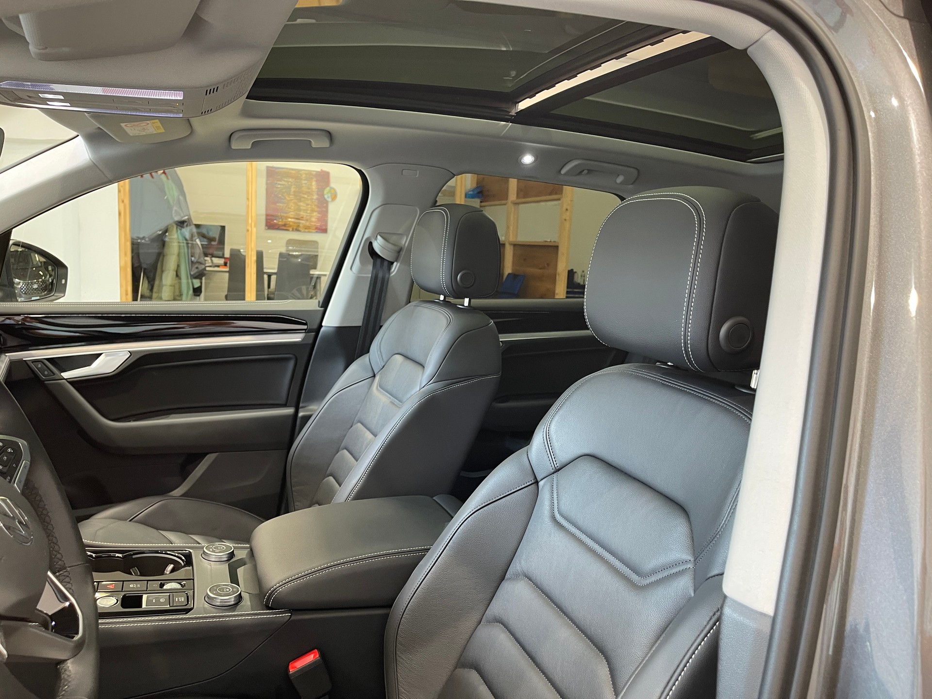 VW Touareg 3.0 TDI Elegance Tiptronic-image-9