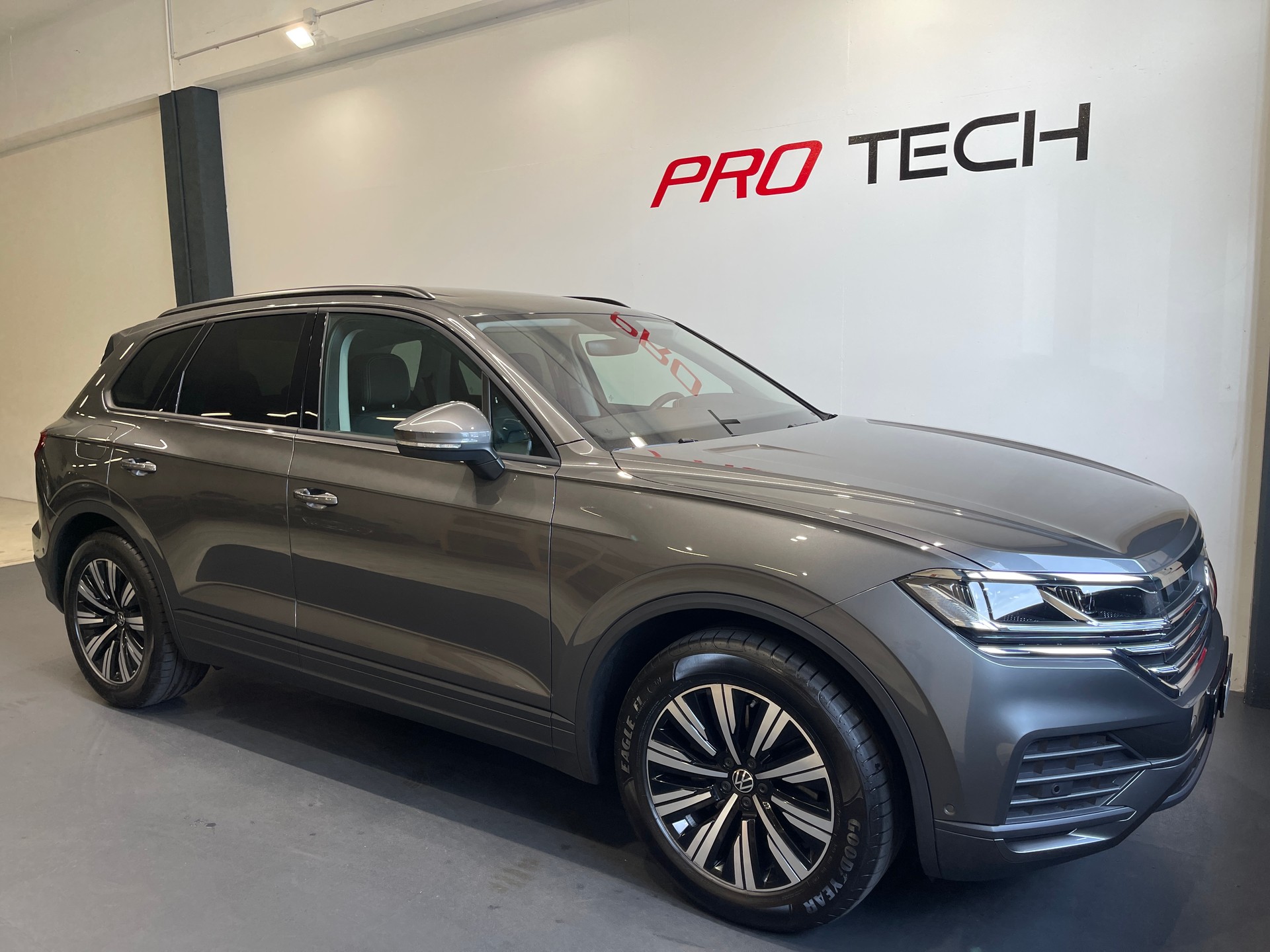 VW Touareg 3.0 TDI Elegance Tiptronic-image-0