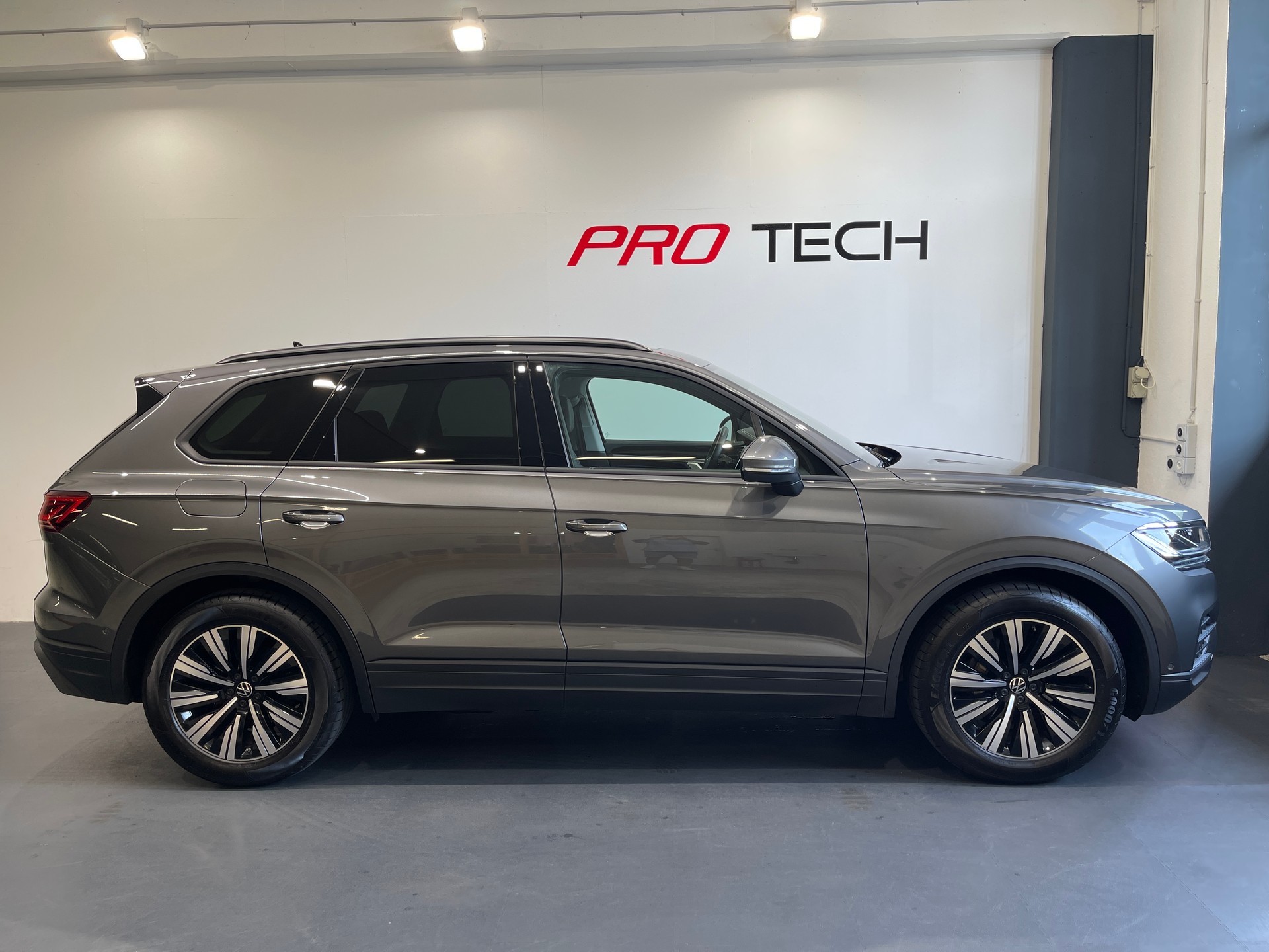 VW Touareg 3.0 TDI Elegance Tiptronic-image-1