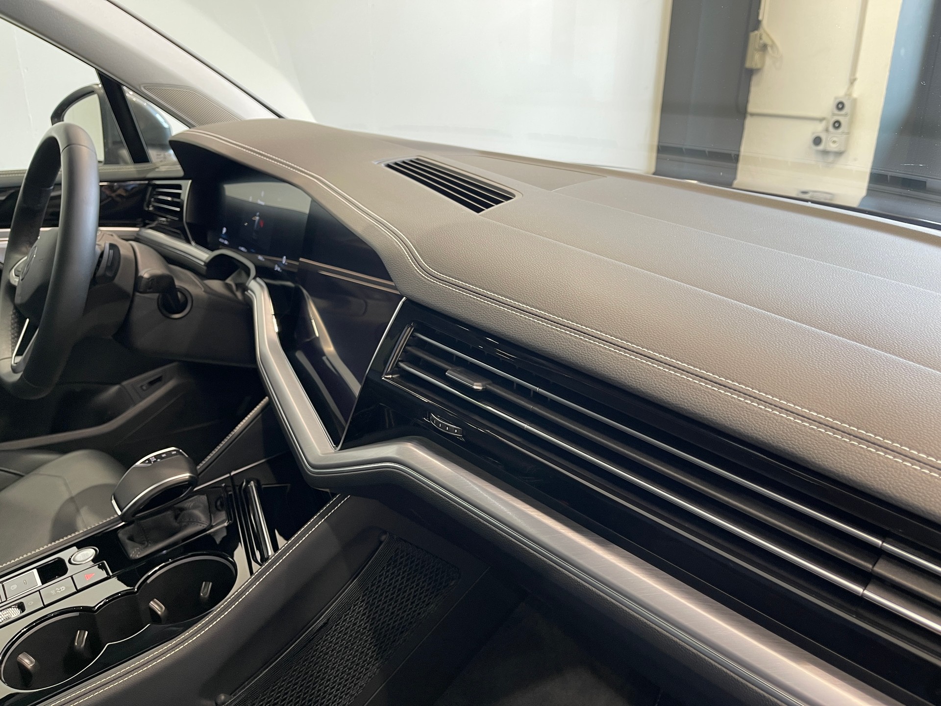 VW Touareg 3.0 TDI Elegance Tiptronic-image-18