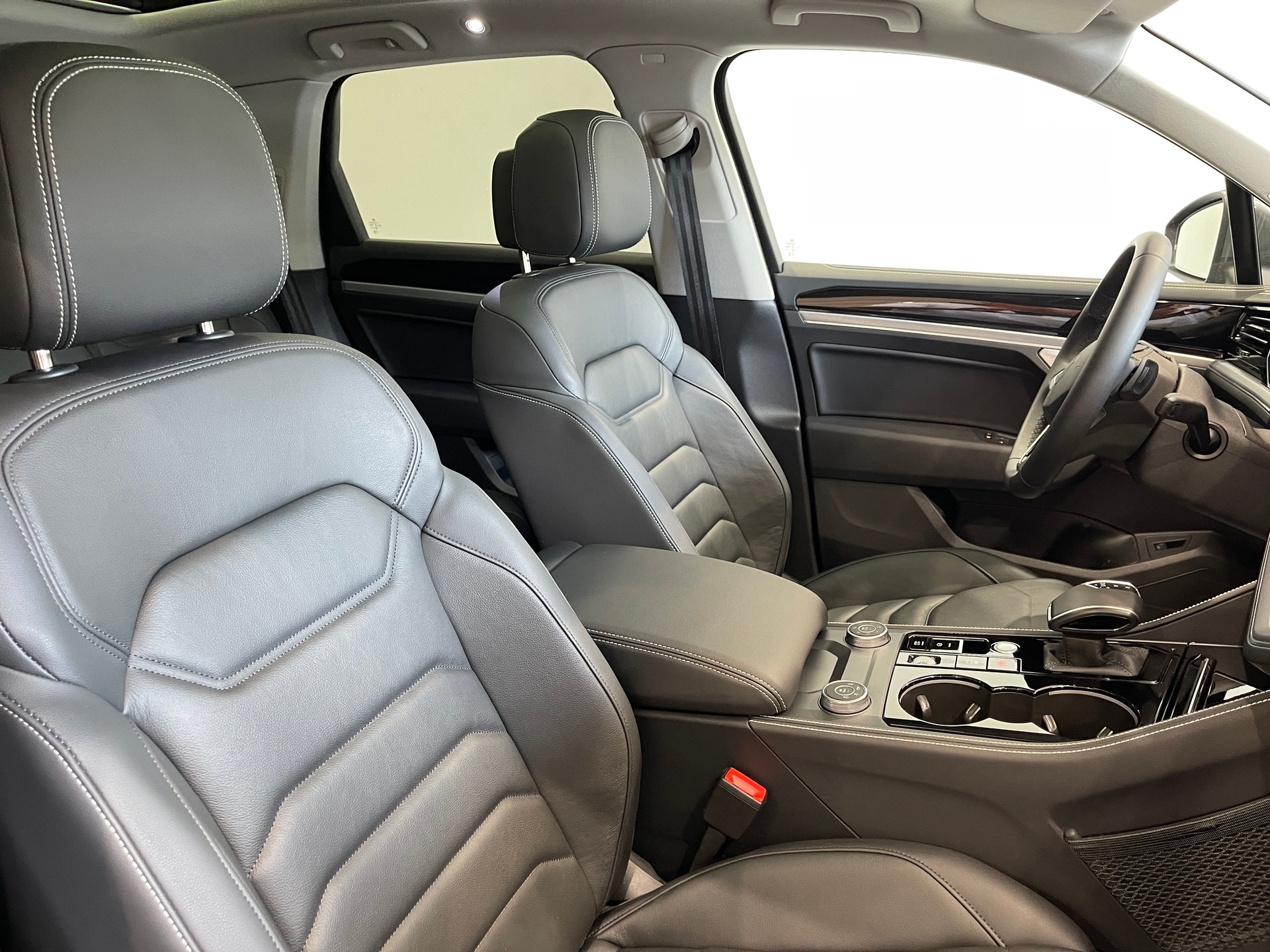 VW Touareg 3.0 TDI Elegance Tiptronic-image-17