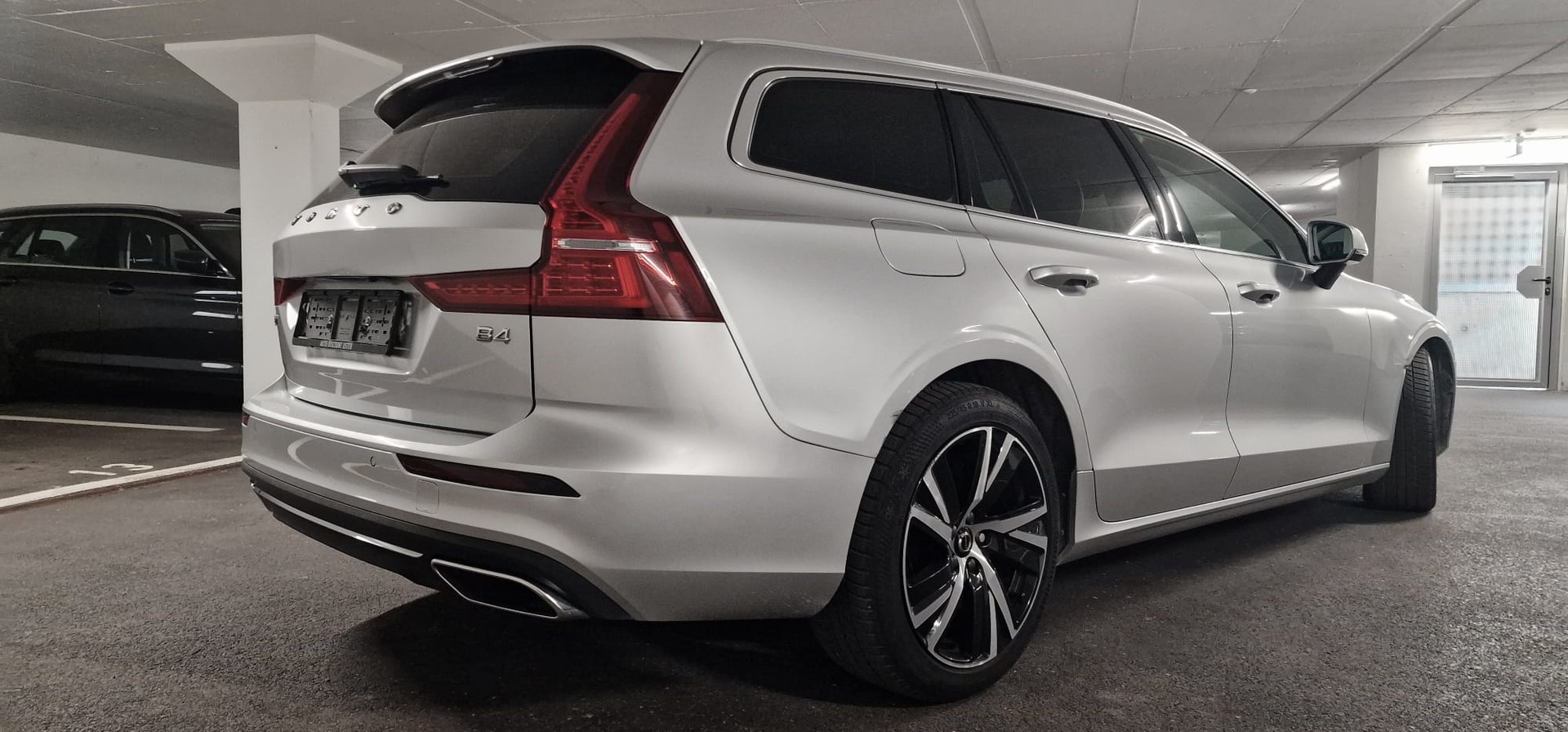 VOLVO V60-image-2