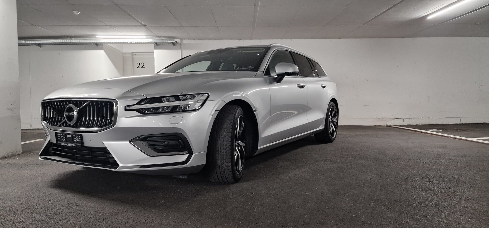 VOLVO V60-image-0
