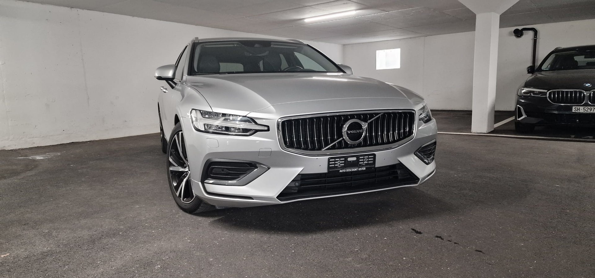 VOLVO V60-image-1