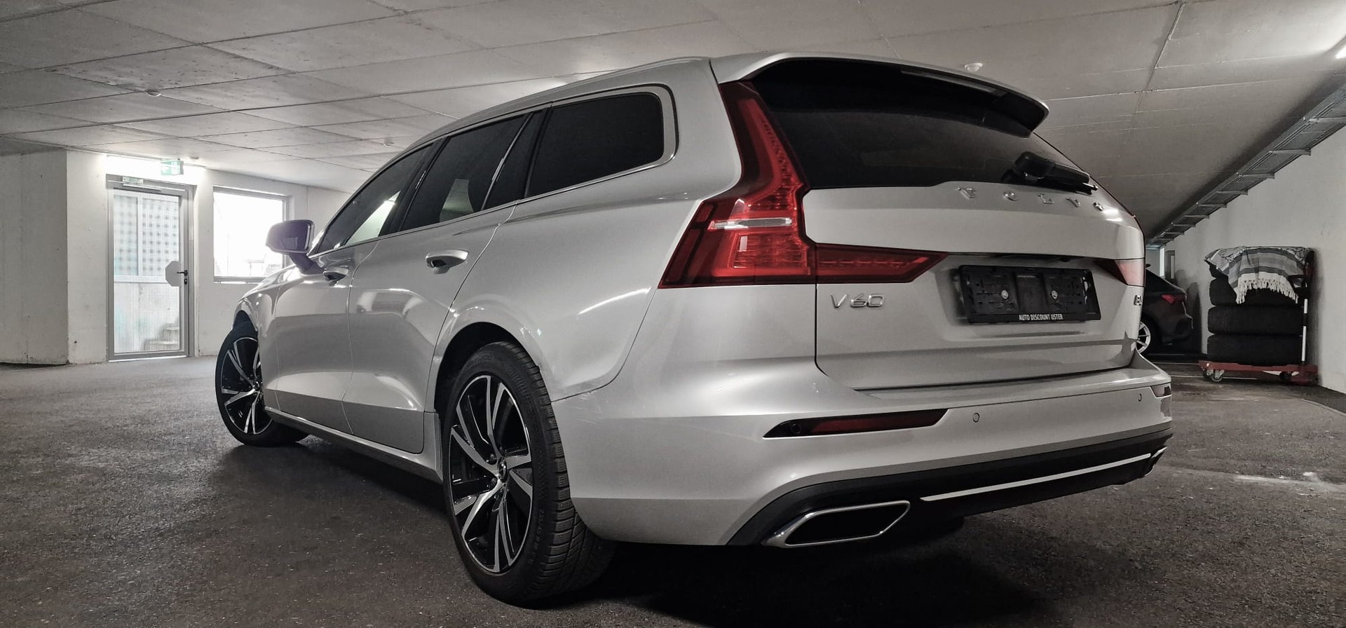 VOLVO V60-image-3