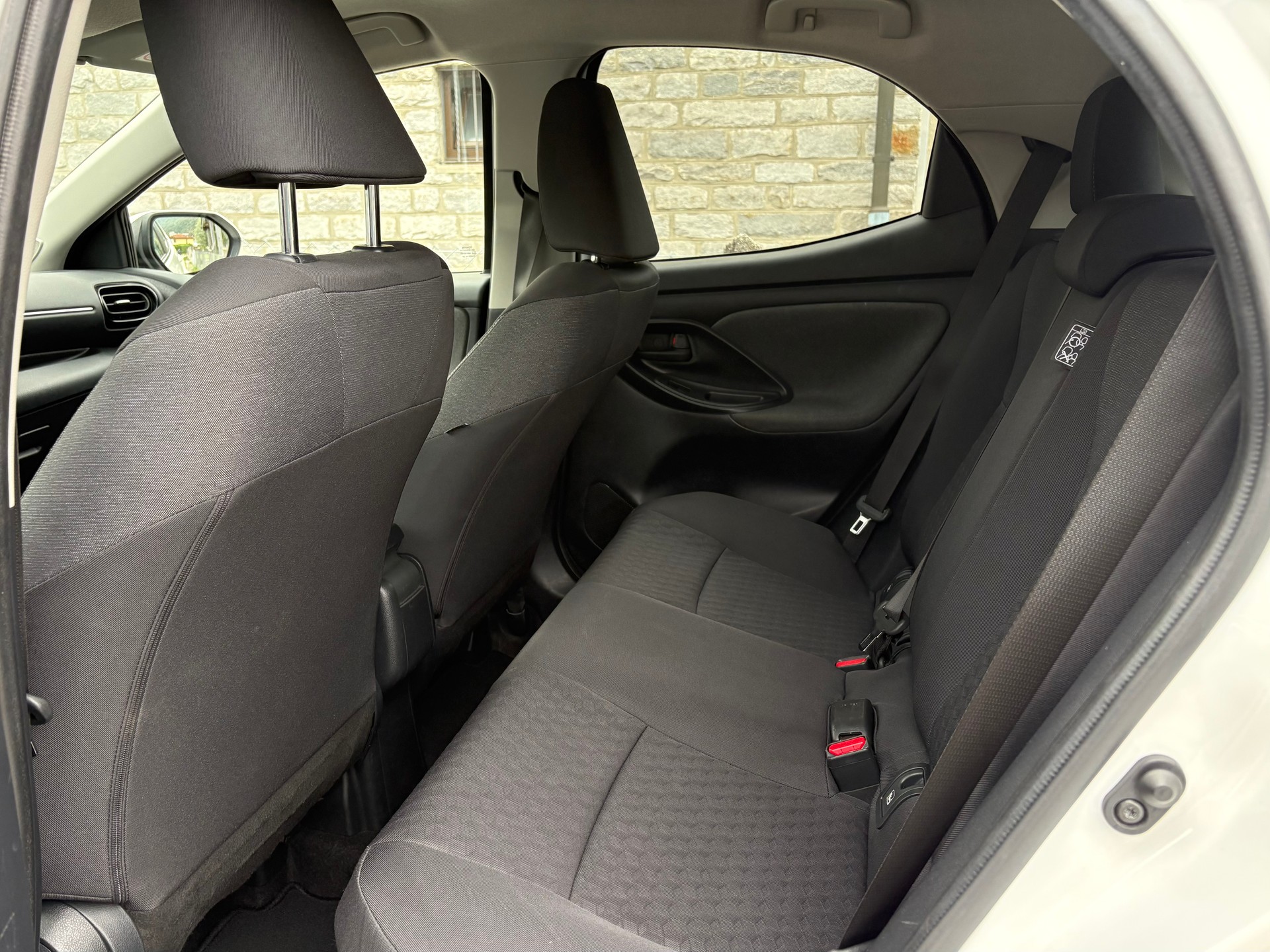 TOYOTA Yaris 1.5 Trend e-CVT-image-11