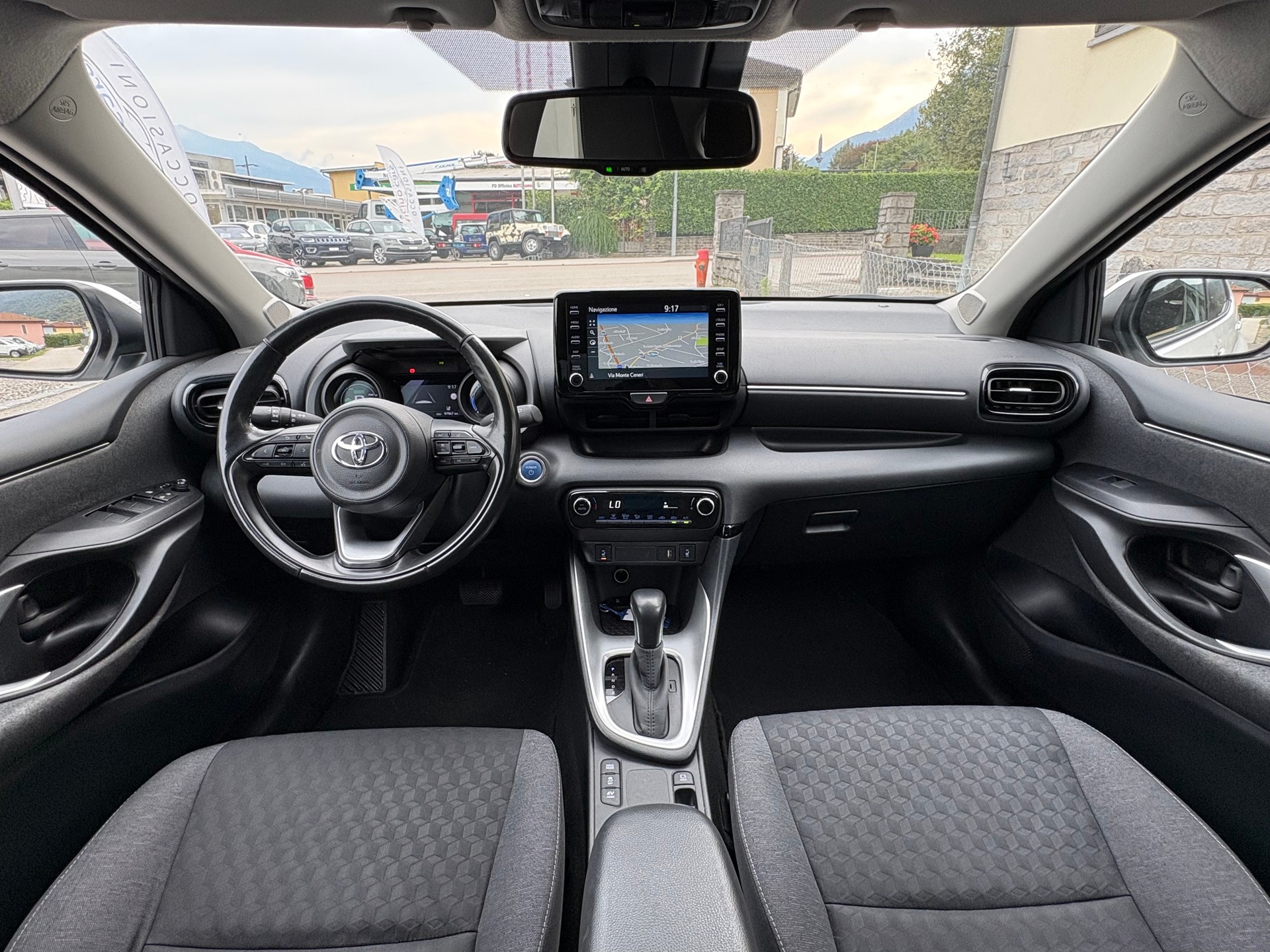 TOYOTA Yaris 1.5 Trend e-CVT-image-12