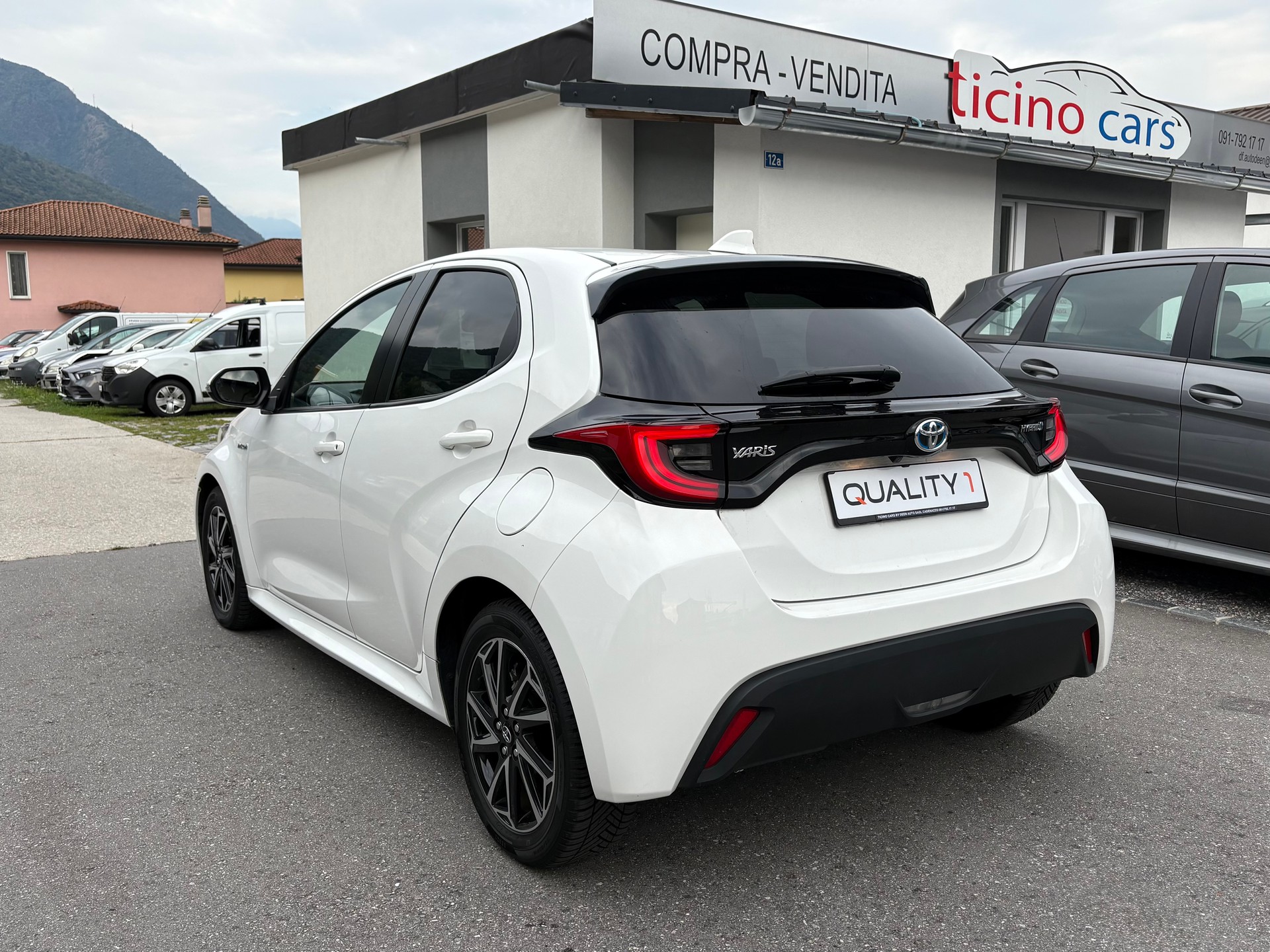 TOYOTA Yaris 1.5 Trend e-CVT-image-2