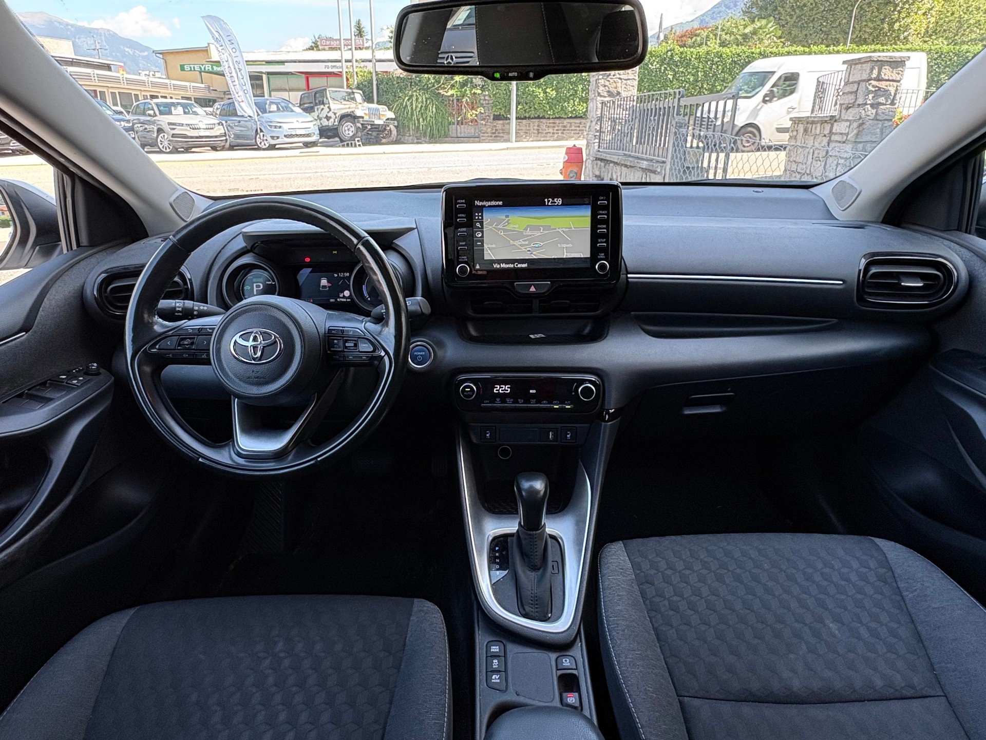 TOYOTA Yaris 1.5 Trend e-CVT-image-13