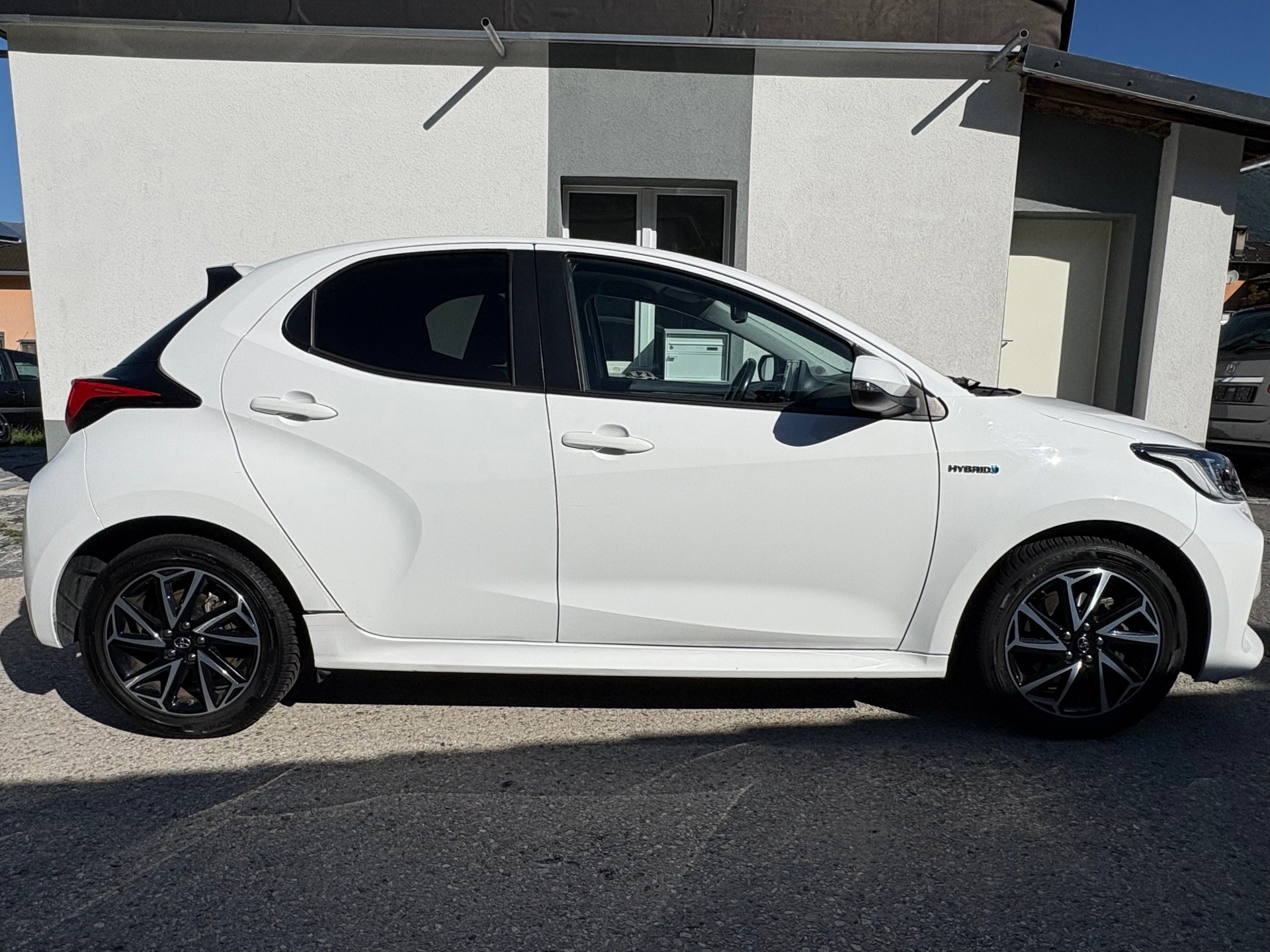TOYOTA Yaris 1.5 Trend e-CVT-image-5