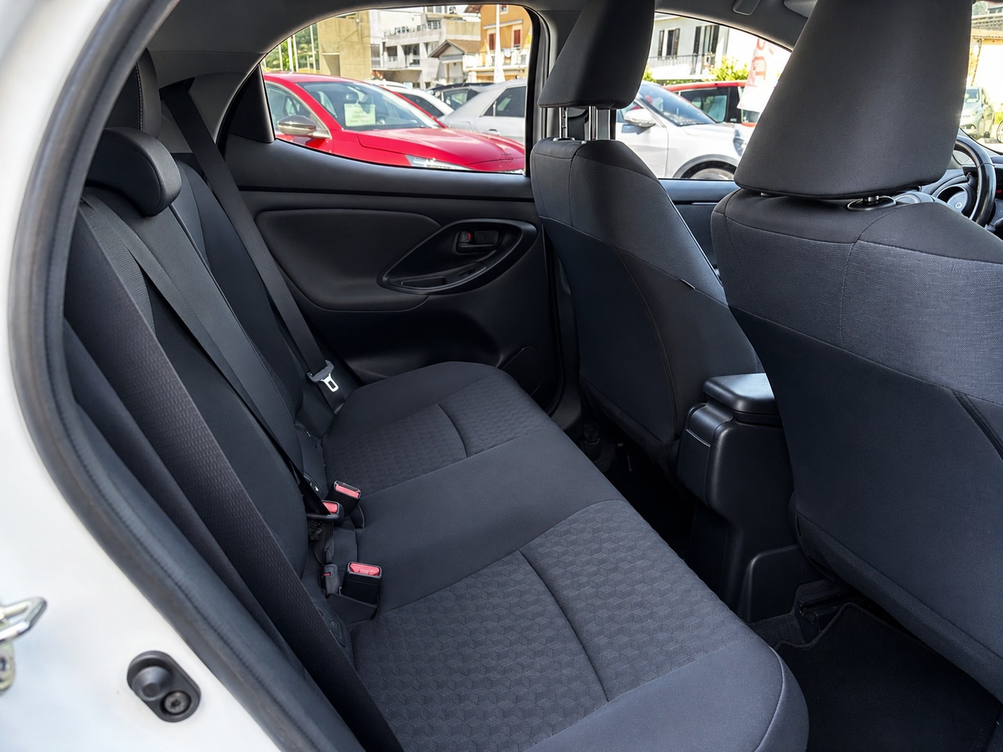 TOYOTA Yaris 1.5 Trend e-CVT-image-12