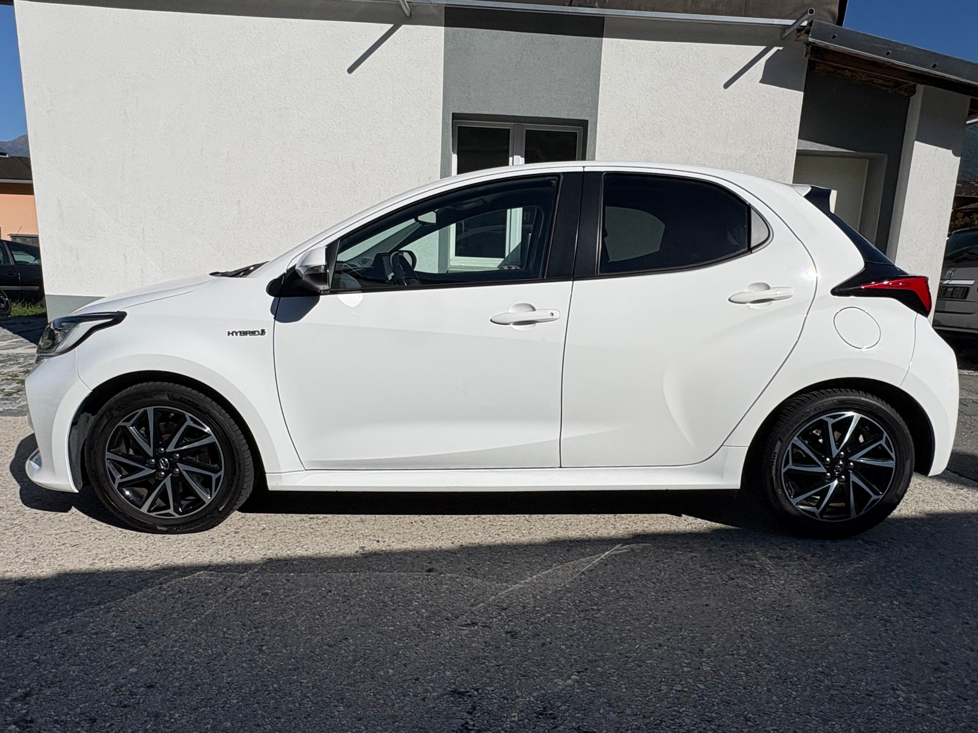 TOYOTA Yaris 1.5 Trend e-CVT-image-4