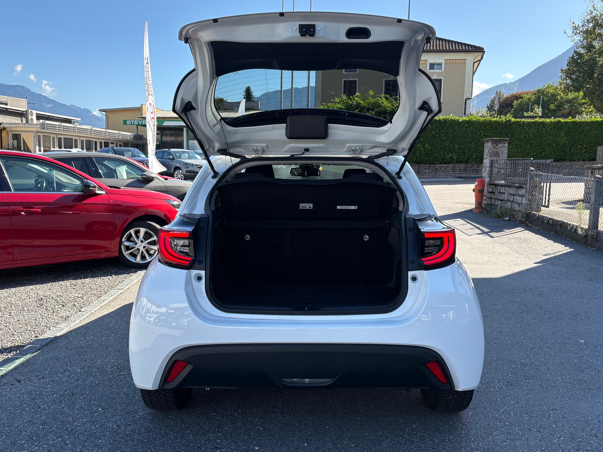 TOYOTA Yaris 1.5 Trend e-CVT-image-8