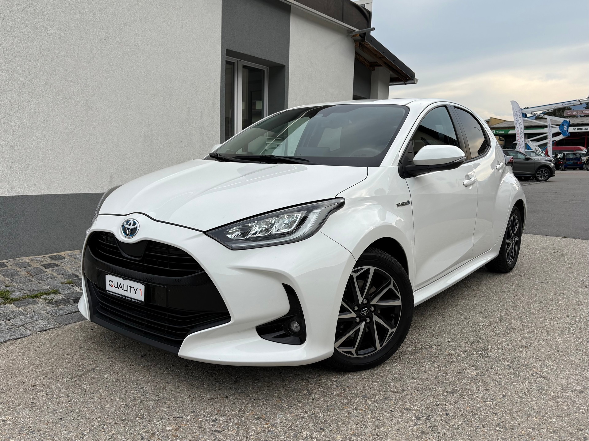 TOYOTA Yaris 1.5 Trend e-CVT-image-1