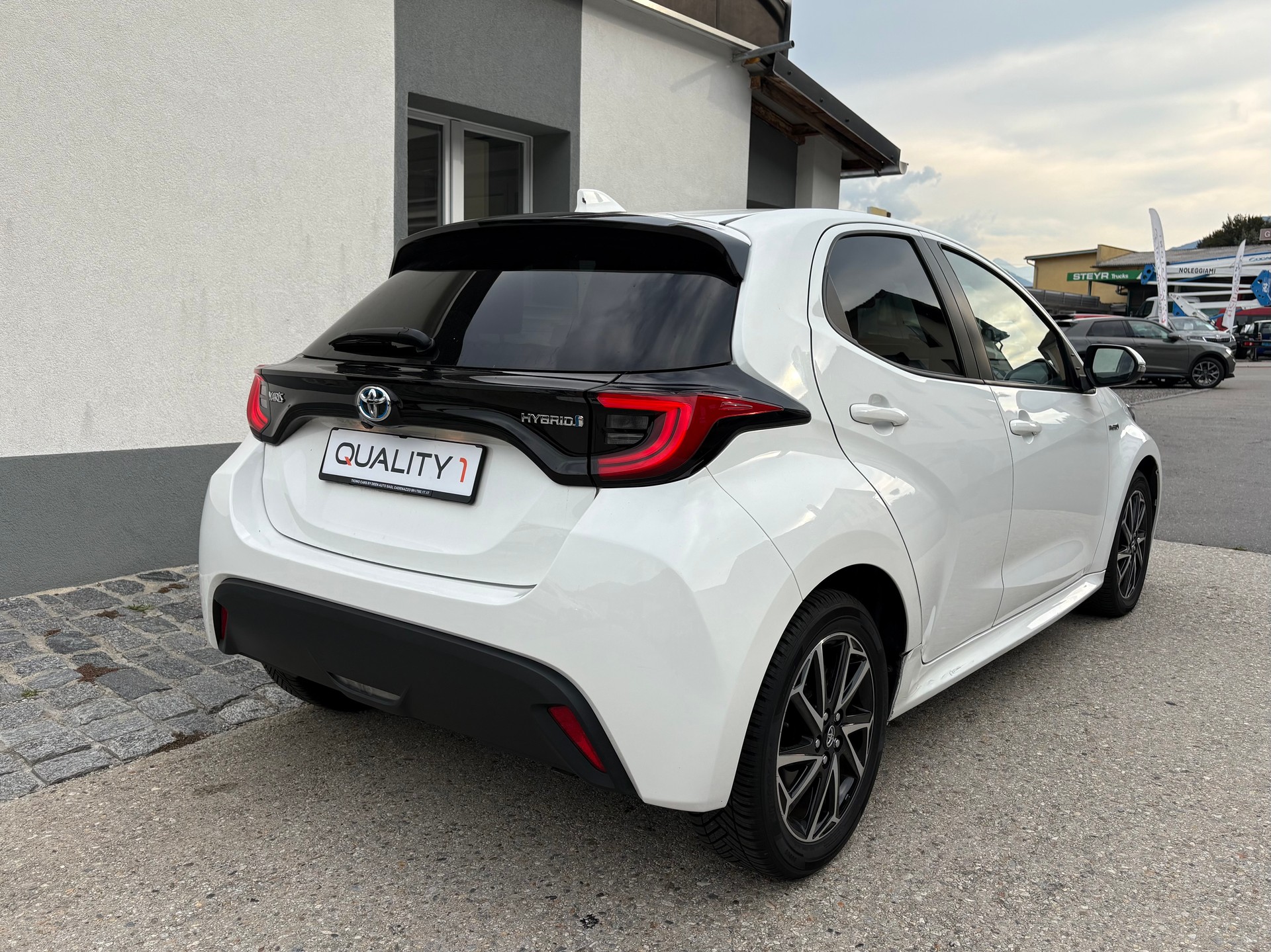 TOYOTA Yaris 1.5 Trend e-CVT-image-3