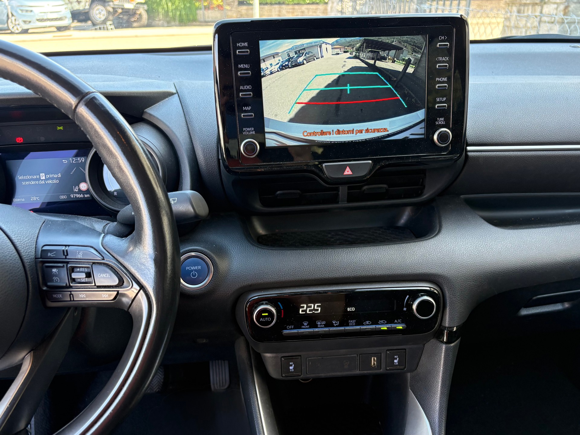 TOYOTA Yaris 1.5 Trend e-CVT-image-15