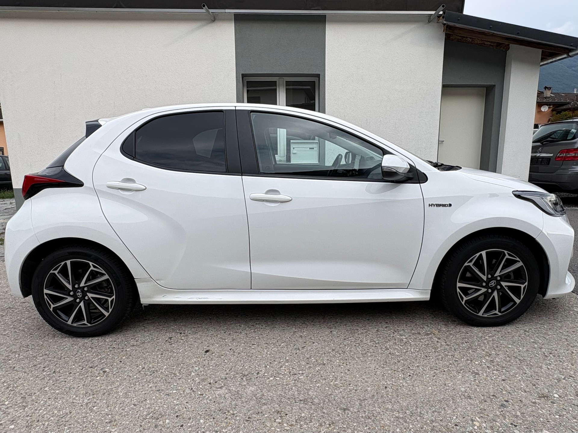 TOYOTA Yaris 1.5 Trend e-CVT-image-5