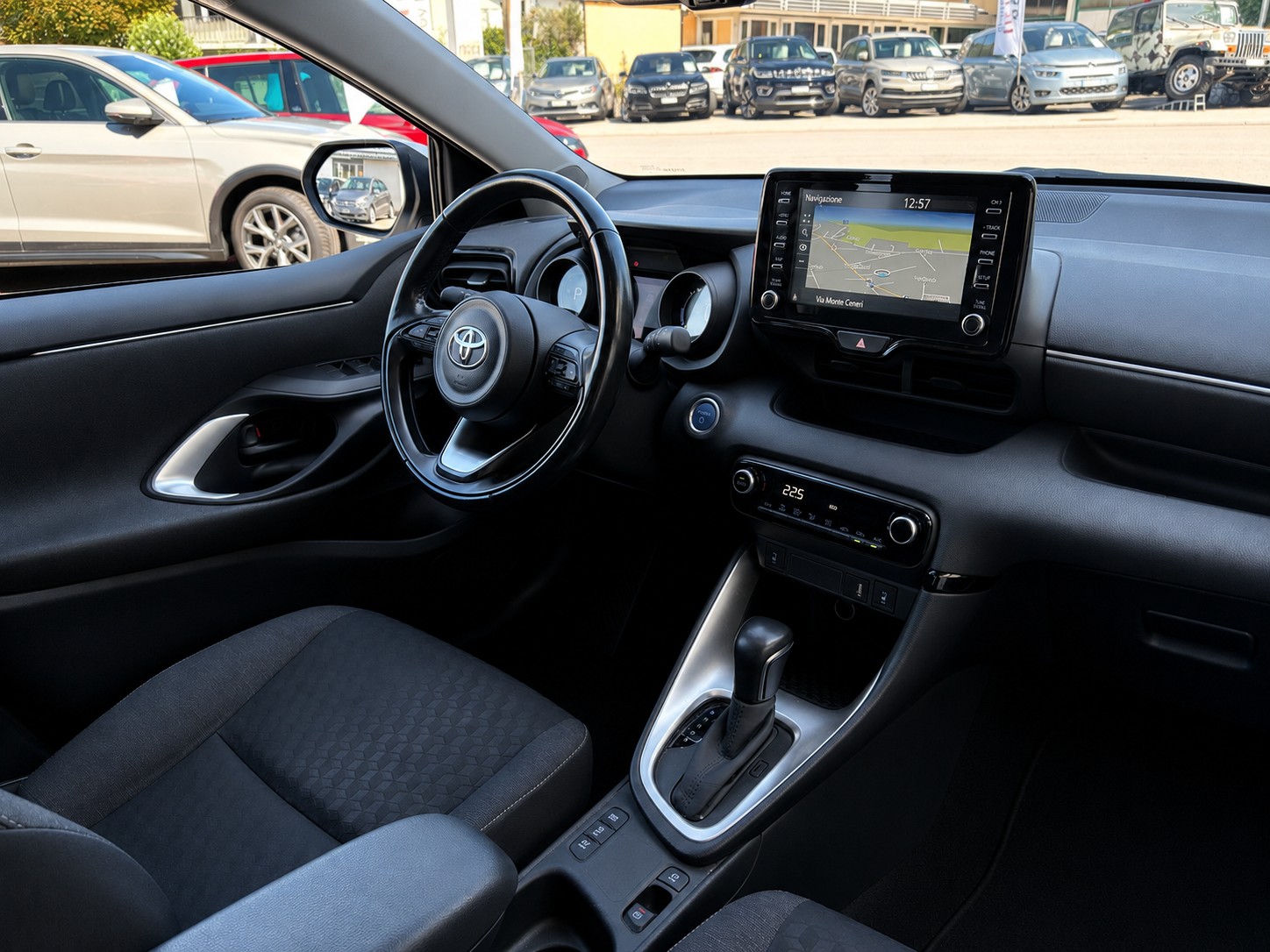 TOYOTA Yaris 1.5 Trend e-CVT-image-10