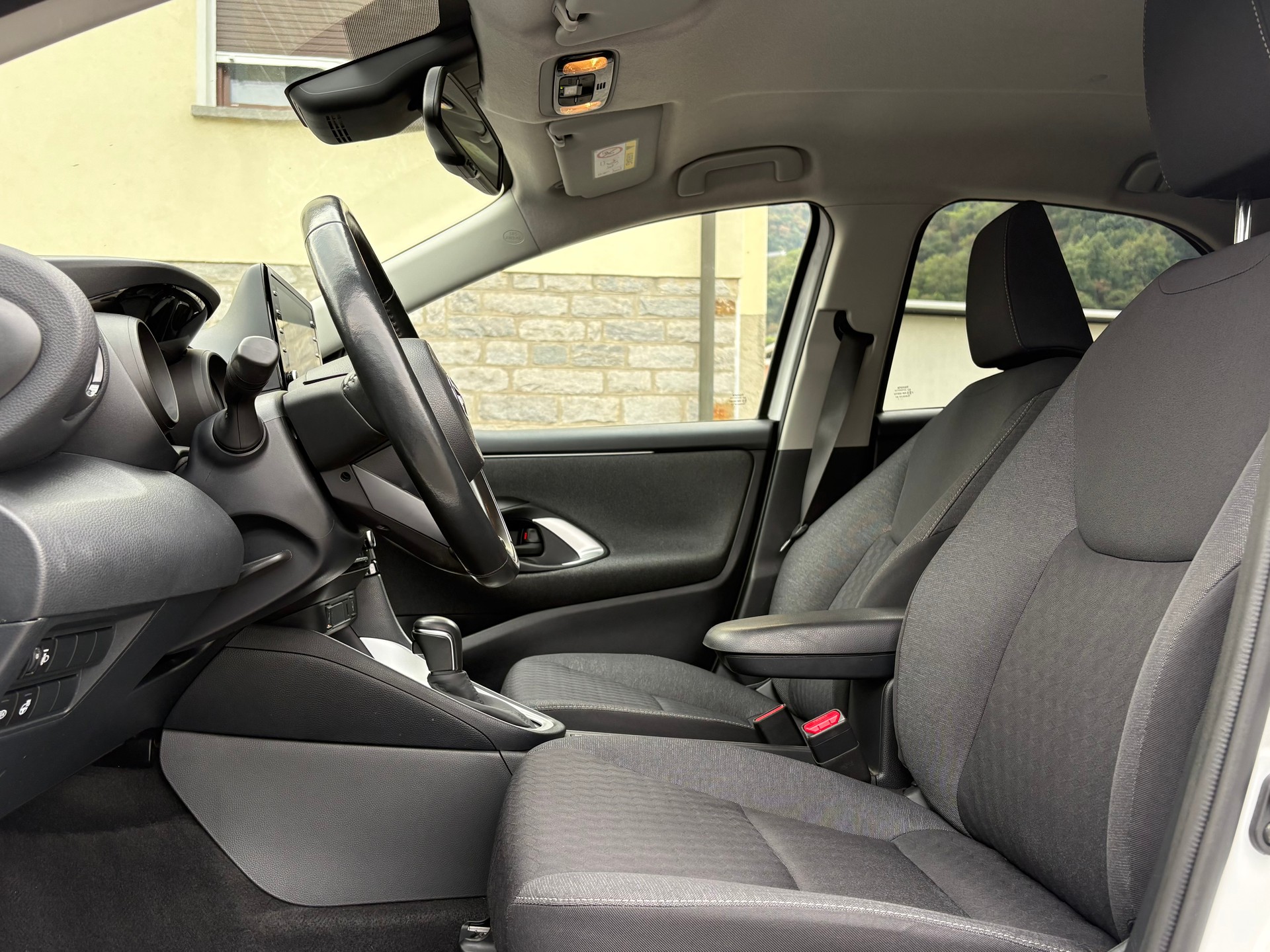 TOYOTA Yaris 1.5 Trend e-CVT-image-10