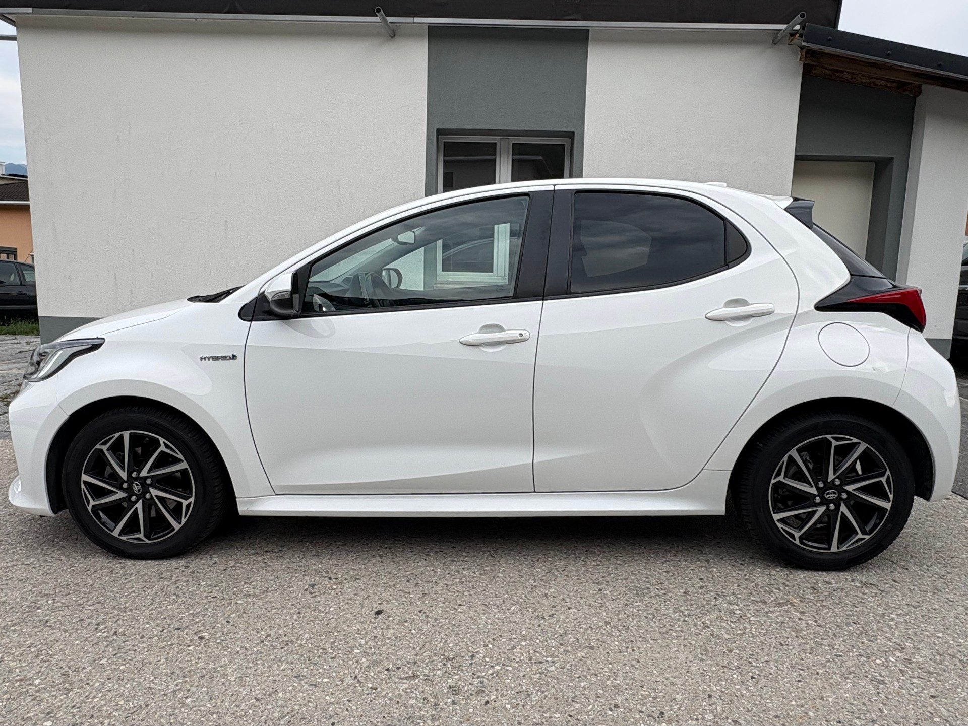 TOYOTA Yaris 1.5 Trend e-CVT-image-4