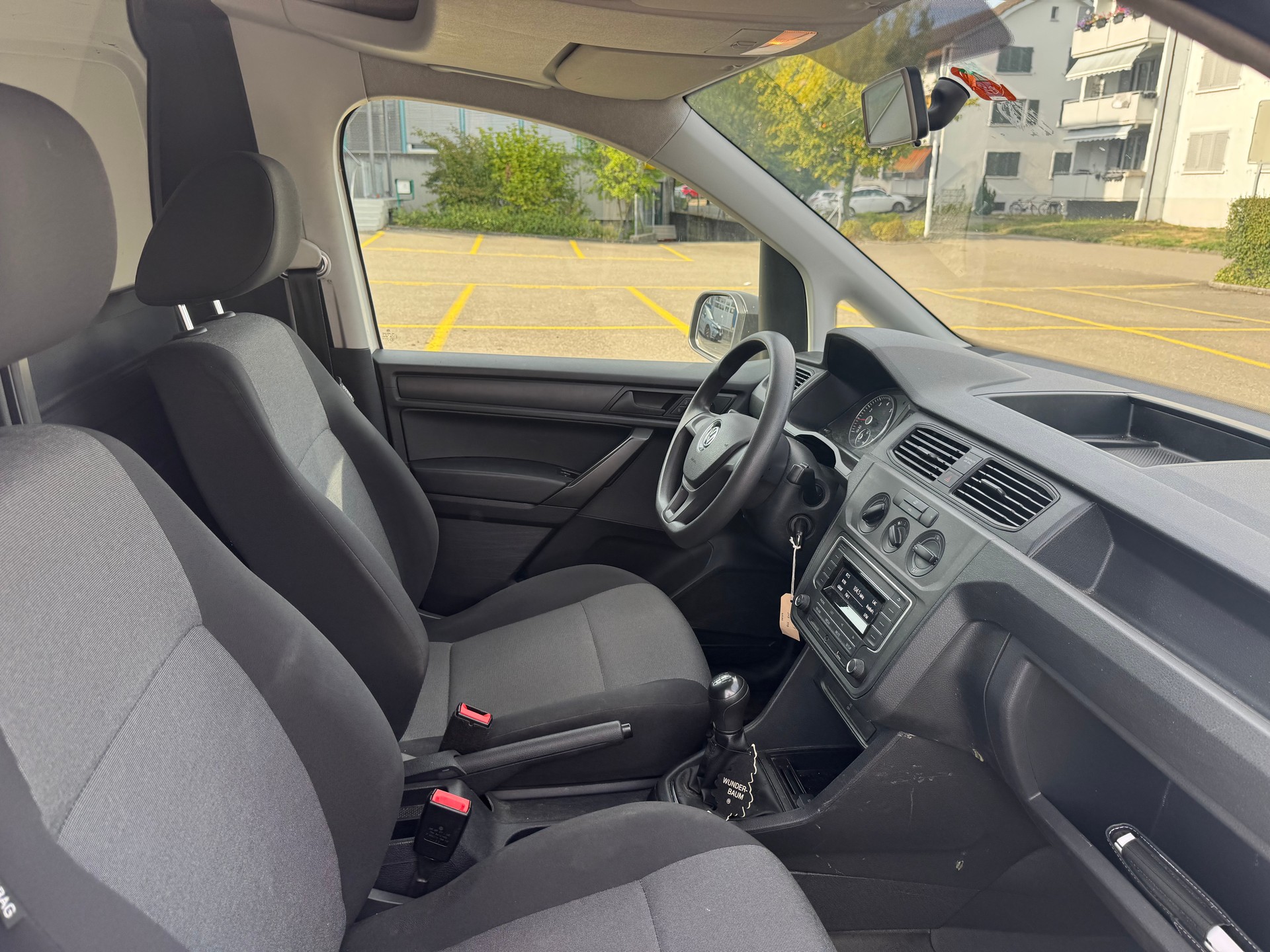 VW Caddy 1.0 TSI Entry BlueMotion Technology-image-10