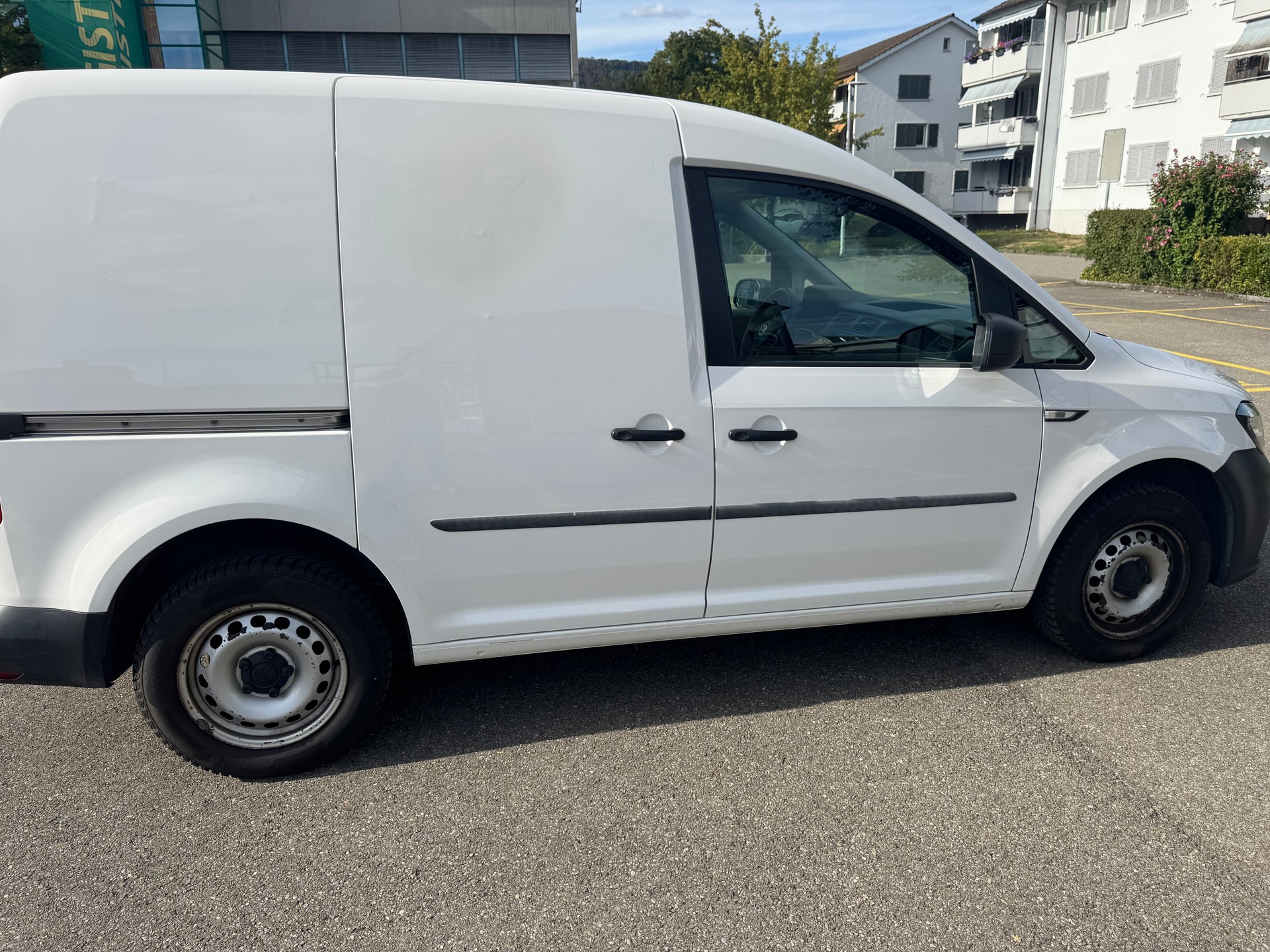 VW Caddy 1.0 TSI Entry BlueMotion Technology-image-3