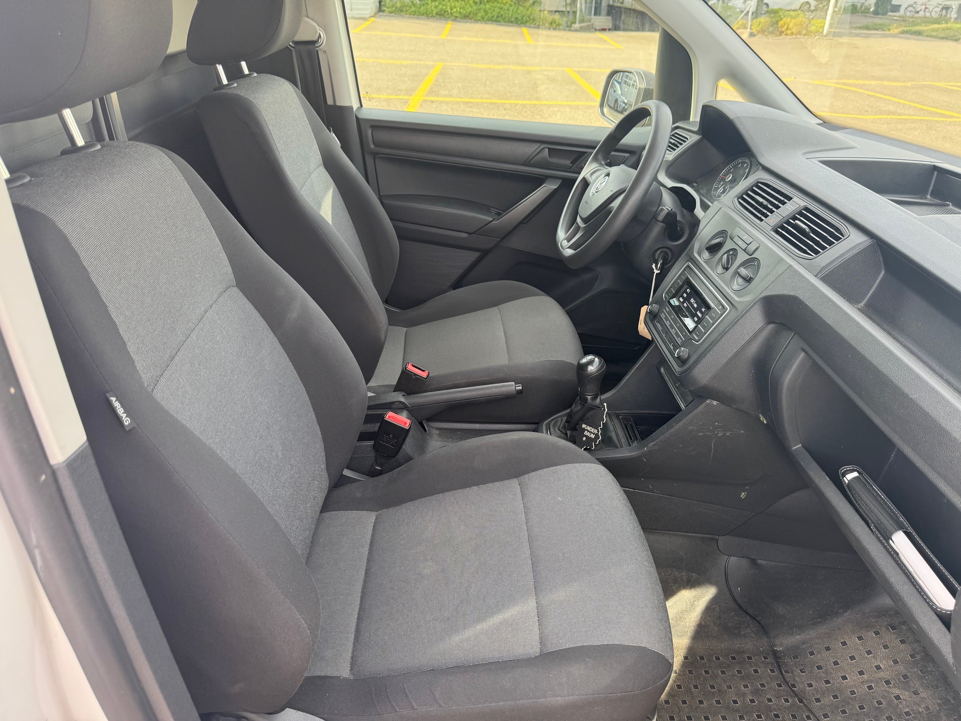 VW Caddy 1.0 TSI Entry BlueMotion Technology-image-9