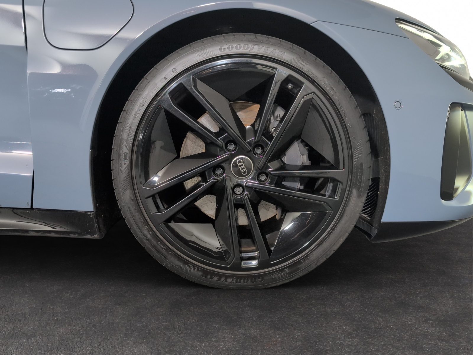 AUDI e-tron GT quattro-image-4