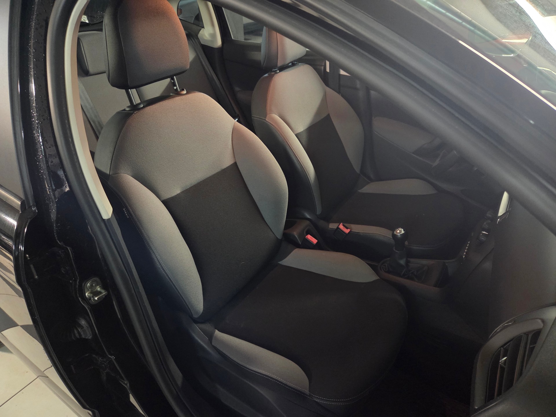 CITROEN C3 1.0i Attraction-image-12