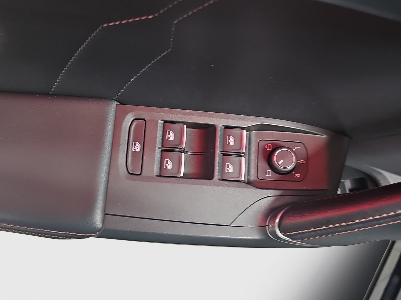 CUPRA Formentor 1.4 e-HYBRID pHEV DSG-image-15