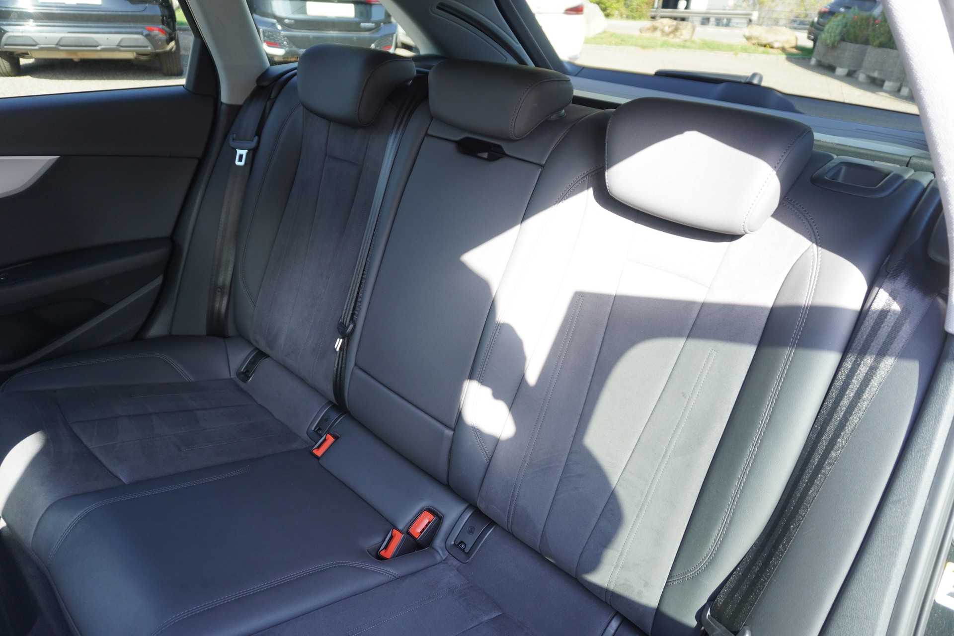 AUDI A4 Avant 40 TDI quattro S-tronic-image-18