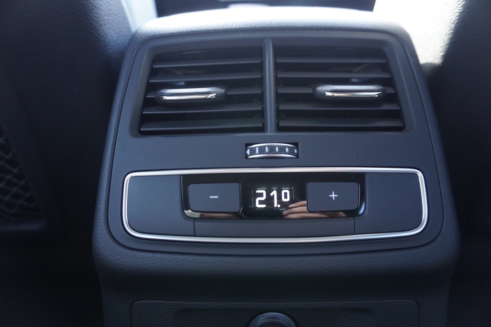 AUDI A4 Avant 40 TDI quattro S-tronic-image-19