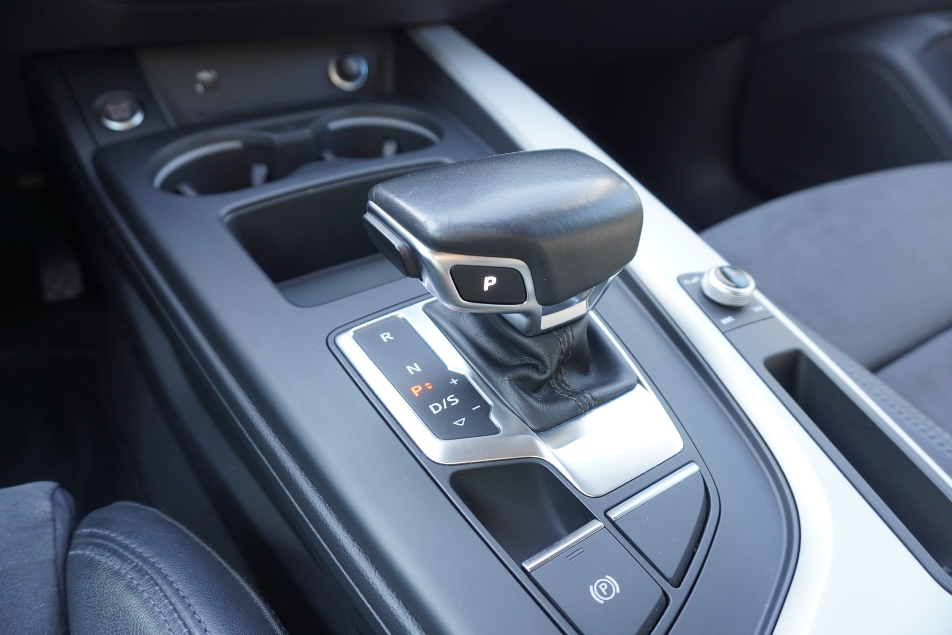 AUDI A4 Avant 40 TDI quattro S-tronic-image-21
