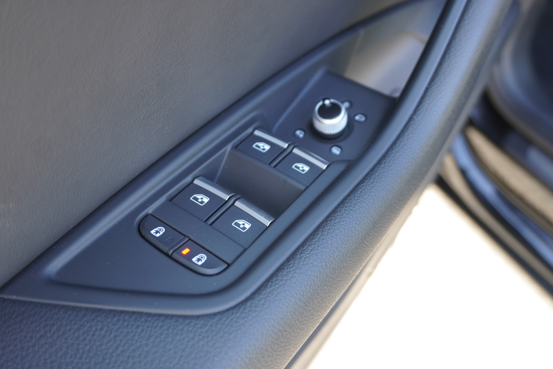 AUDI A4 Avant 40 TDI quattro S-tronic-image-15