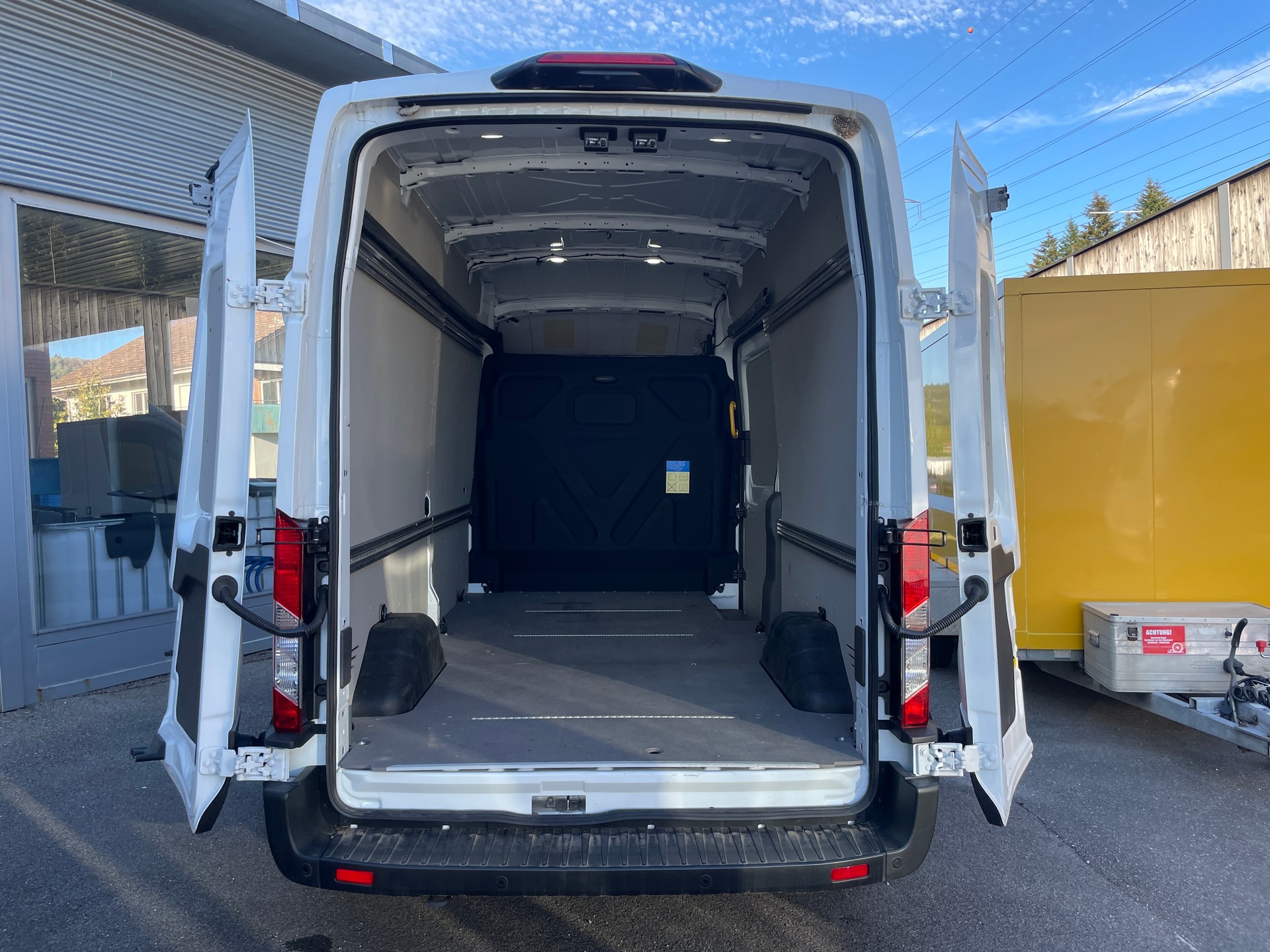 FORD E-Transit Van 350 L3 H3 Trend RWD 68kWh-image-13