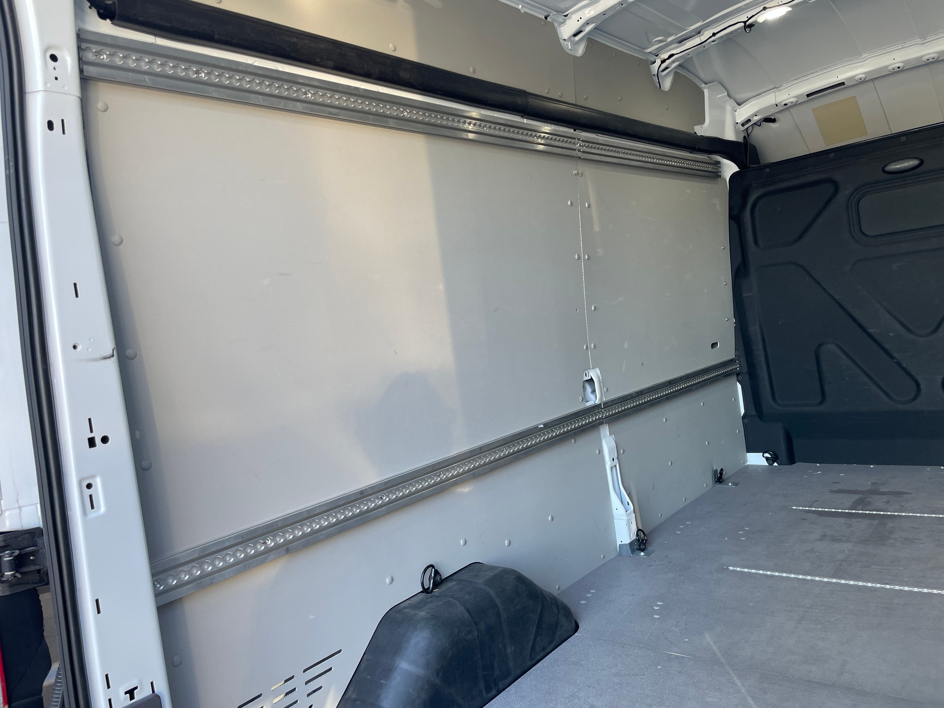FORD E-Transit Van 350 L3 H3 Trend RWD 68kWh-image-9