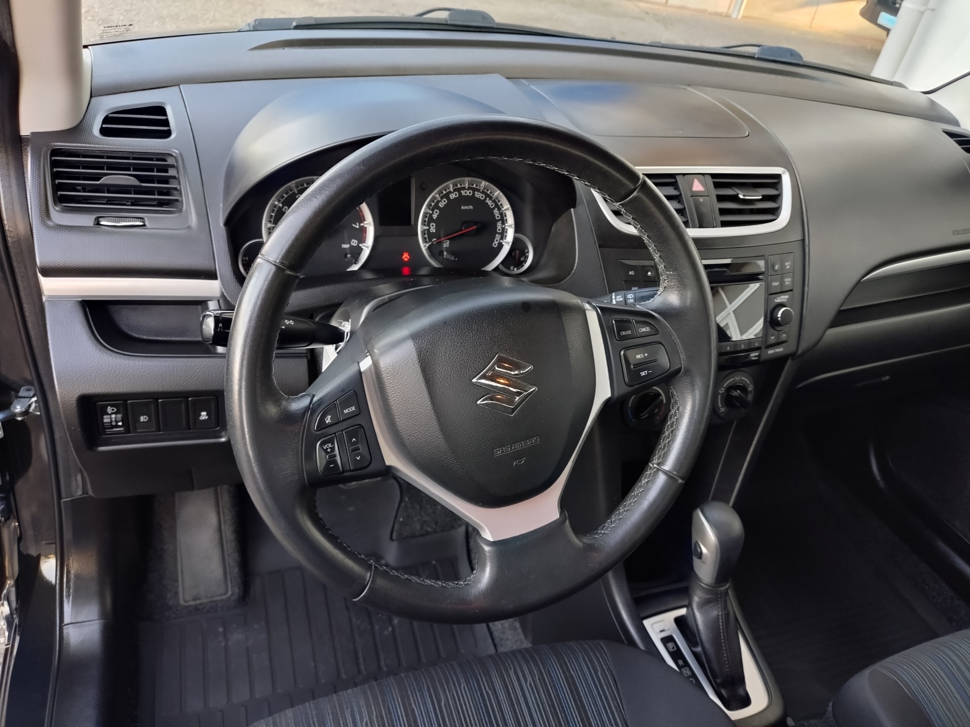 SUZUKI Swift 1.2i 16V Compact+ Automatic-image-10