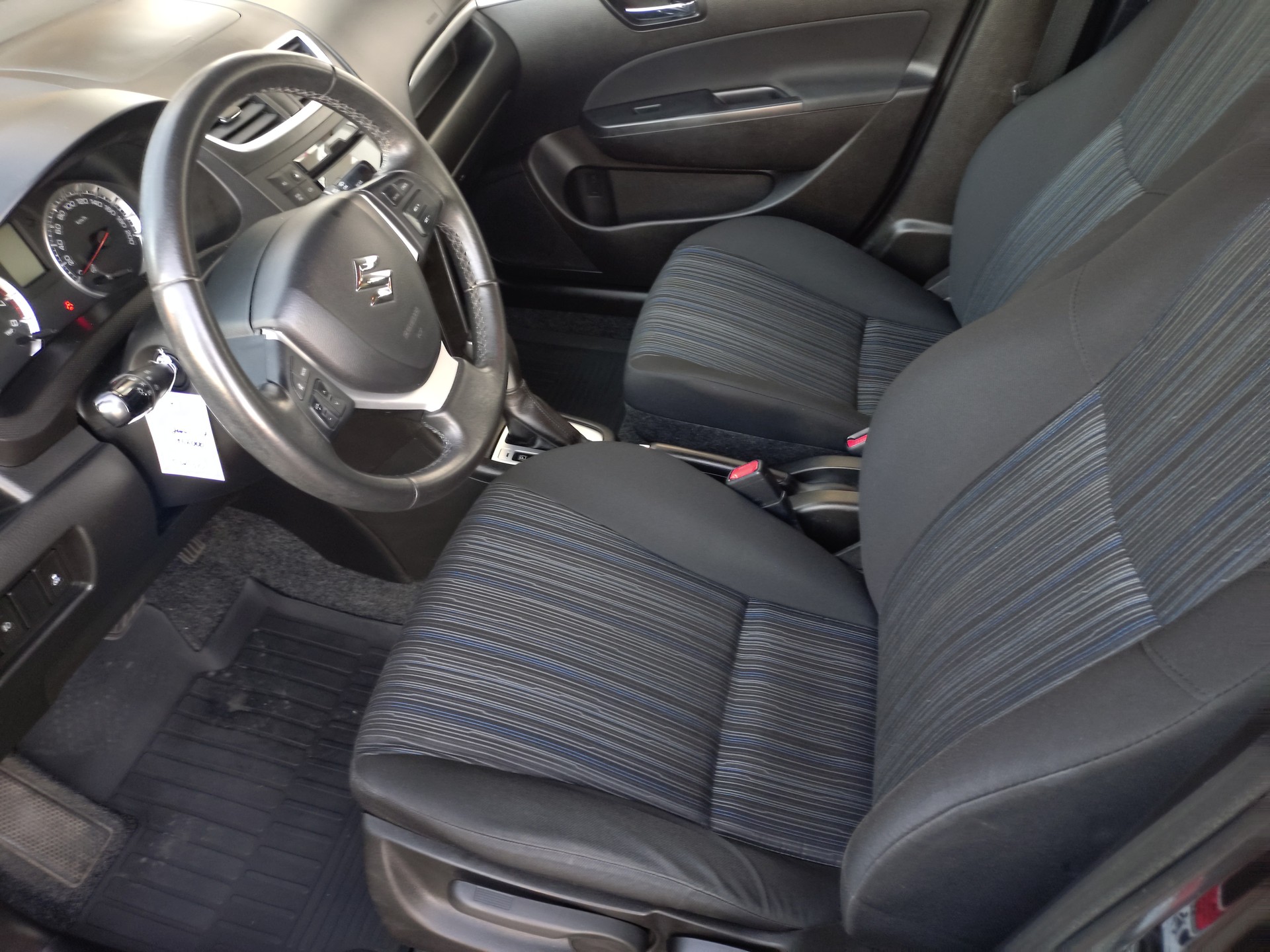 SUZUKI Swift 1.2i 16V Compact+ Automatic-image-9