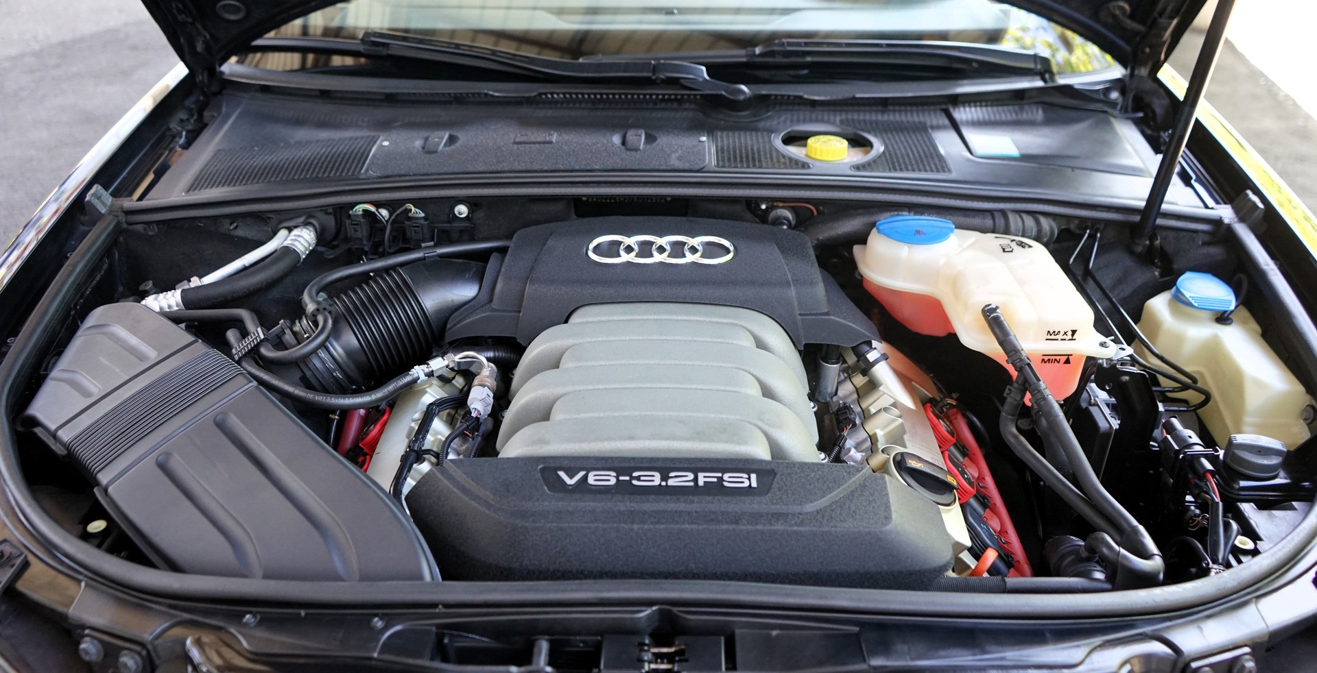 AUDI A4 Cabriolet 3.2 FSI quattro S-Line-image-12