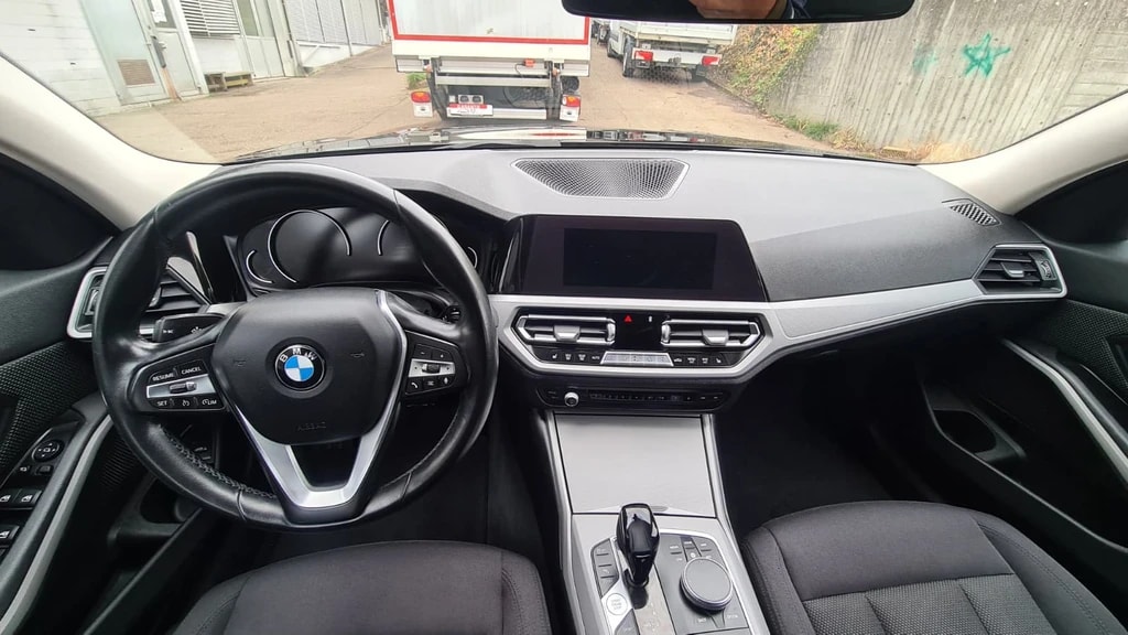 BMW 320d xDrive Touring Steptronic ** Gr-Navi ** RF-Kamera ** Totwinkel-Assistent ** Sitzheizung ** PDC V+H ** Ab MFK & Service-image-11