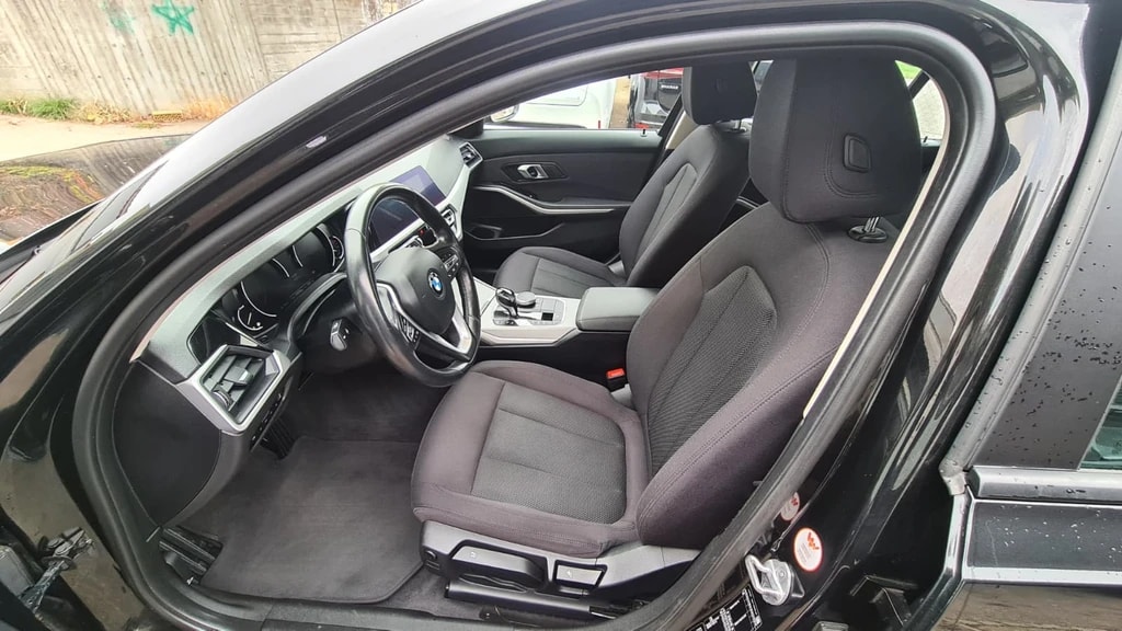 BMW 320d xDrive Touring Steptronic ** Gr-Navi ** RF-Kamera ** Totwinkel-Assistent ** Sitzheizung ** PDC V+H ** Ab MFK & Service-image-12