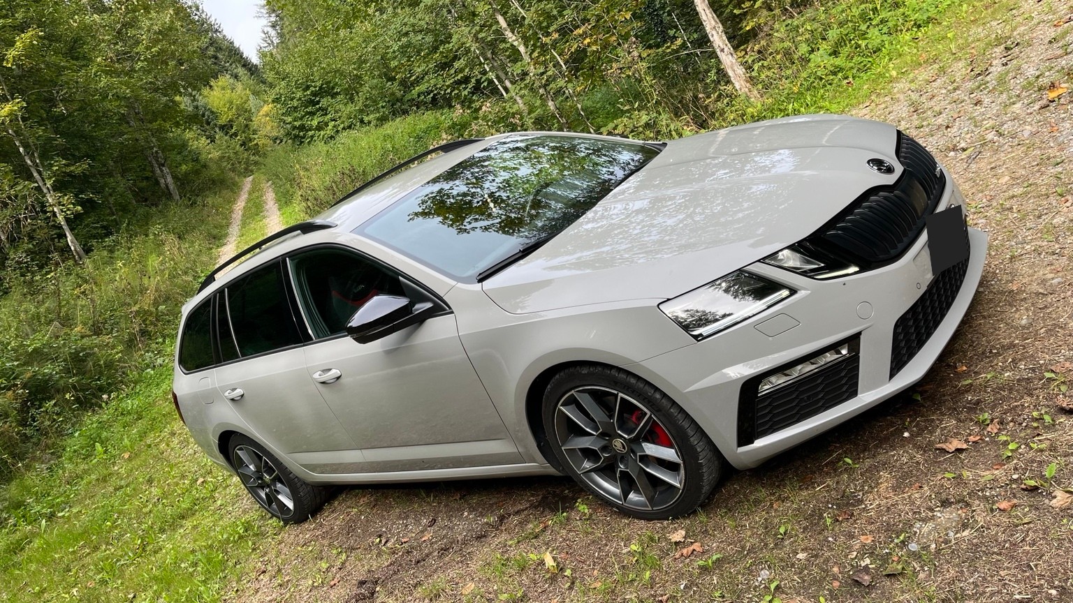 SKODA Octavia Combi 2.0 TDI RS DSG 4x4-image-2