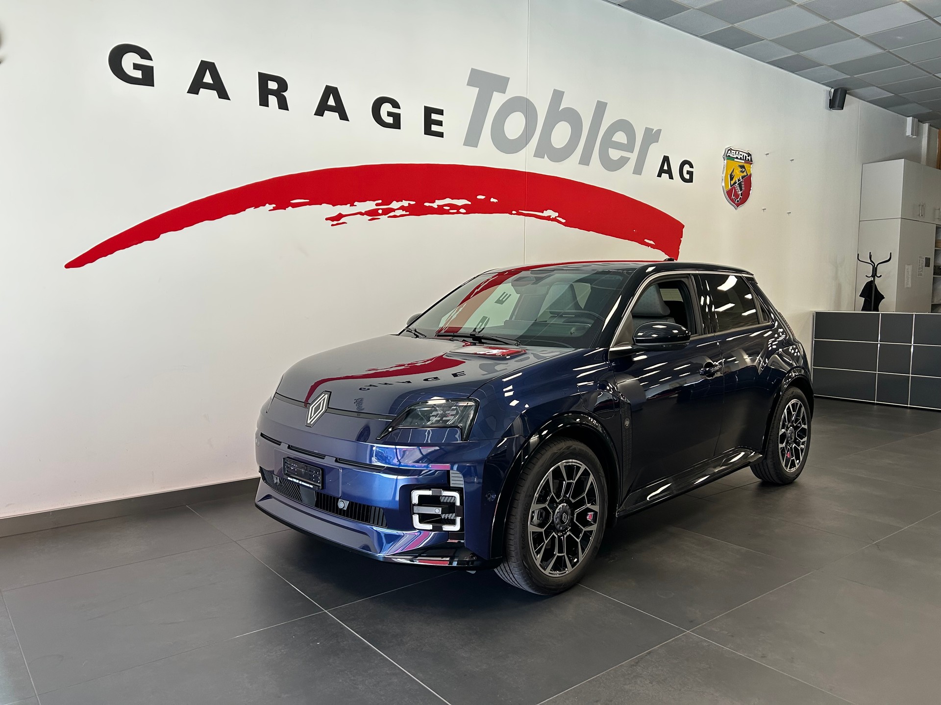 RENAULT R5 E-Tech Comfort Range 52 kWh Roland Garros-image-1