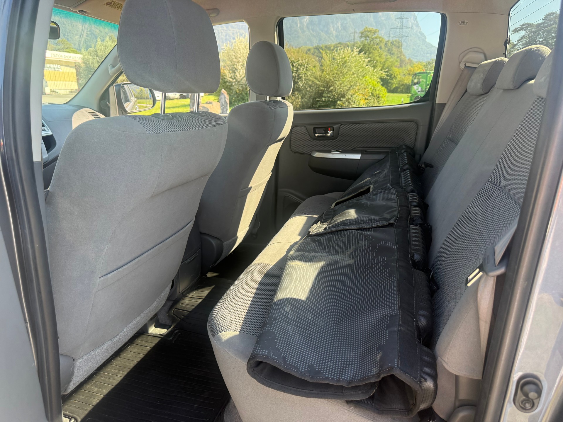 TOYOTA Hilux 3.0 DoubleCab LineaSol A-image-8