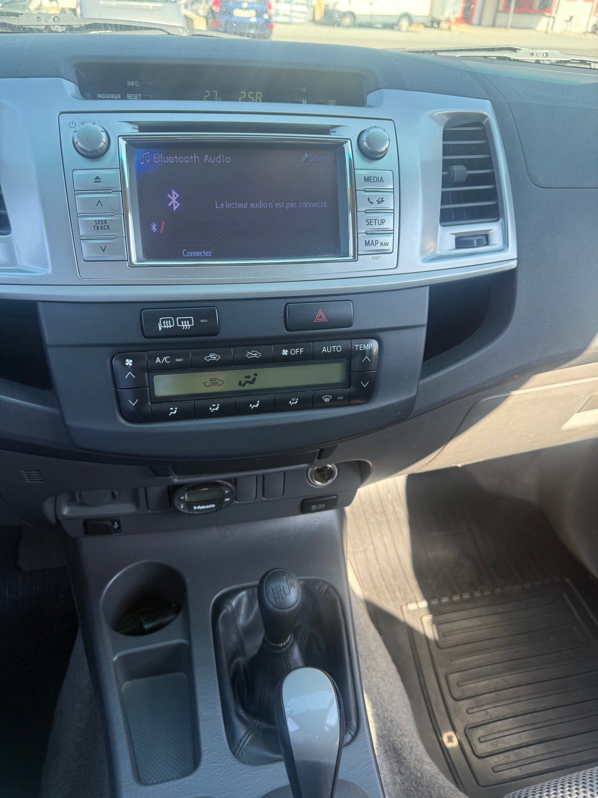 TOYOTA Hilux 3.0 DoubleCab LineaSol A-image-10