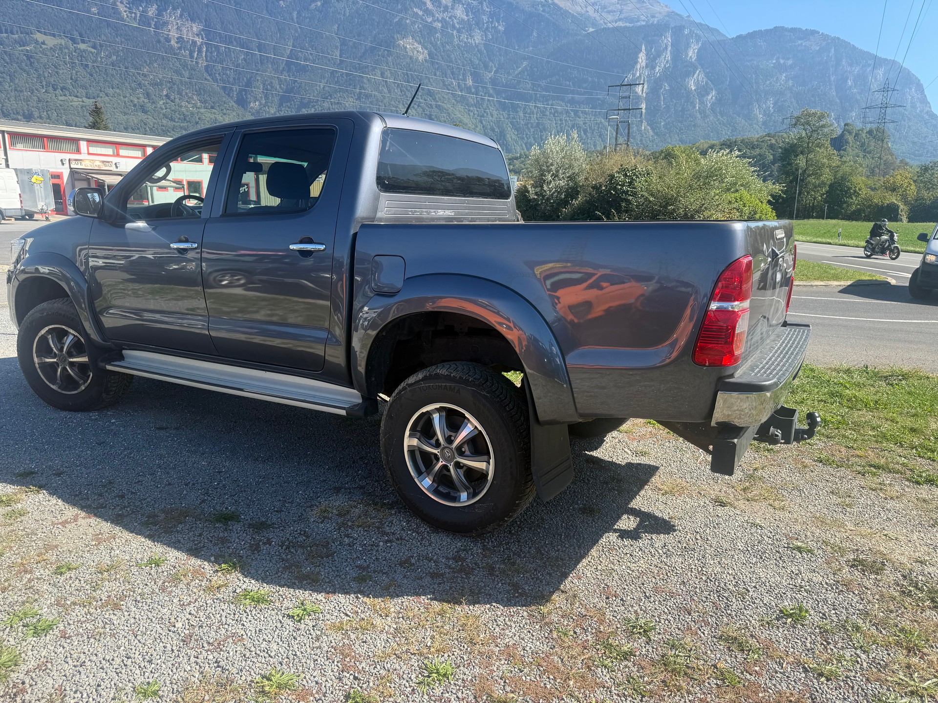 TOYOTA Hilux 3.0 DoubleCab LineaSol A-image-6