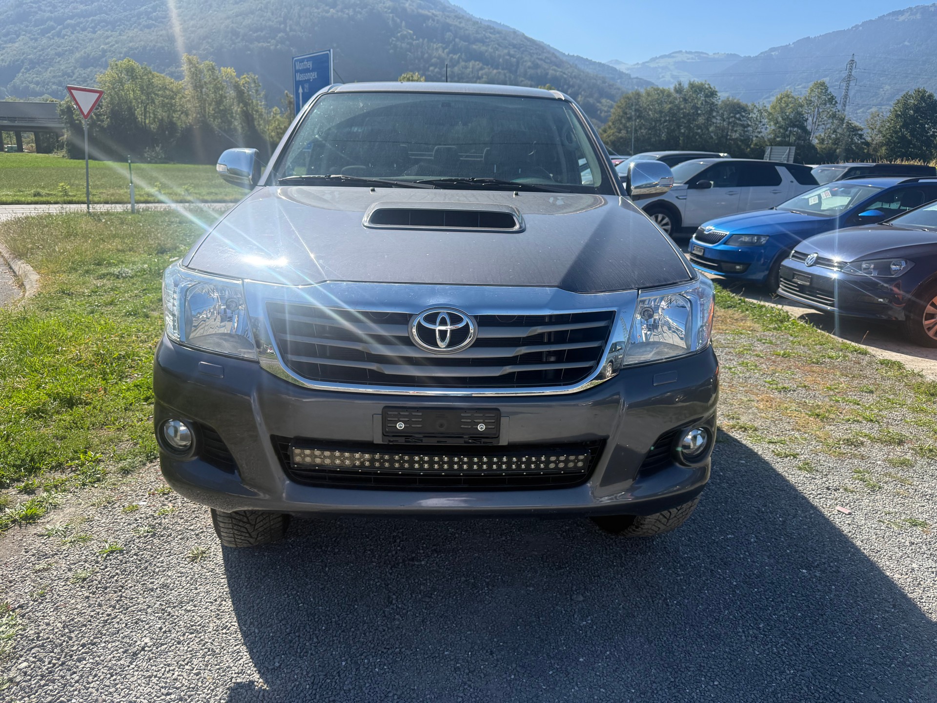 TOYOTA Hilux 3.0 DoubleCab LineaSol A-image-0