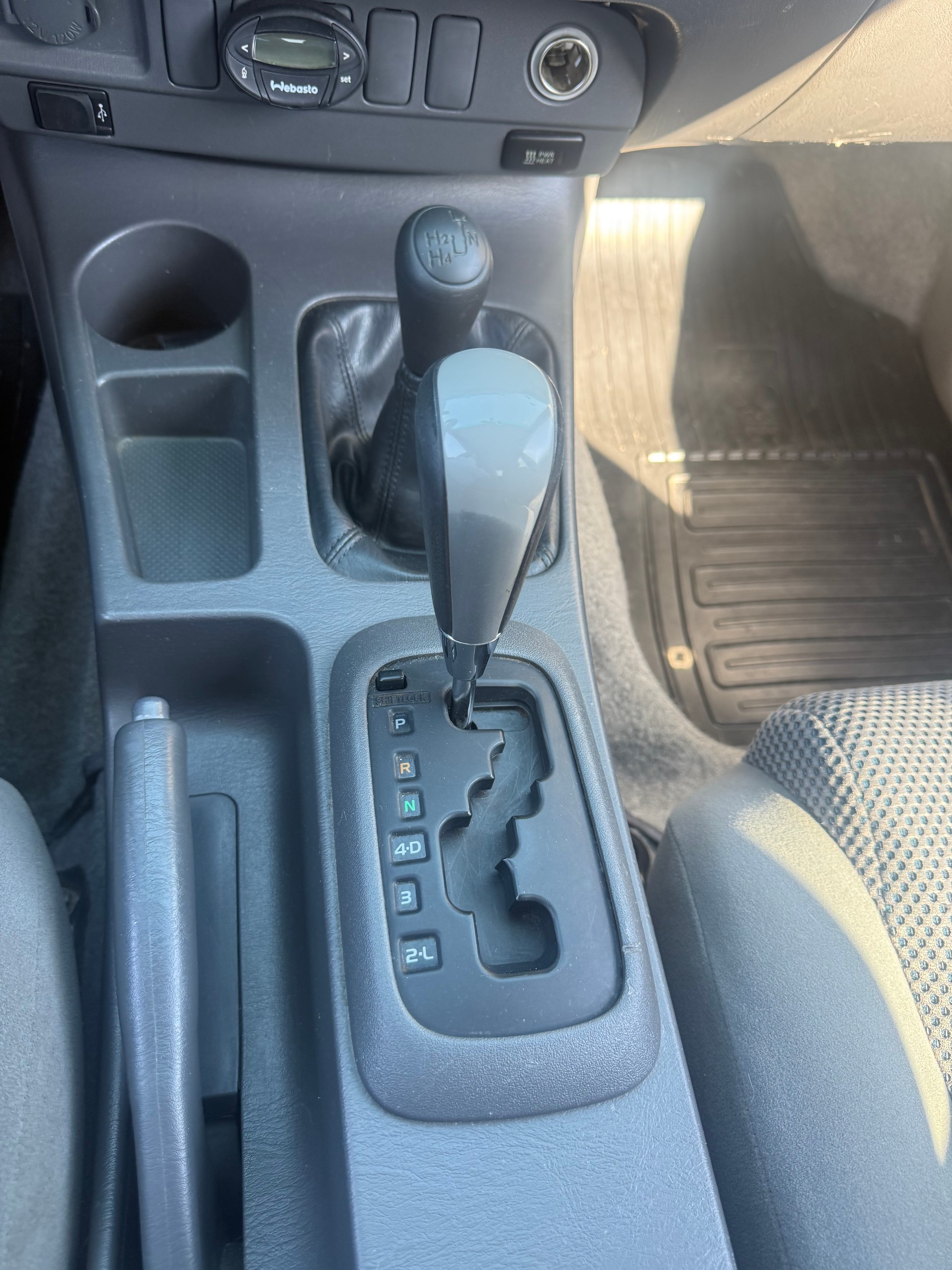 TOYOTA Hilux 3.0 DoubleCab LineaSol A-image-9