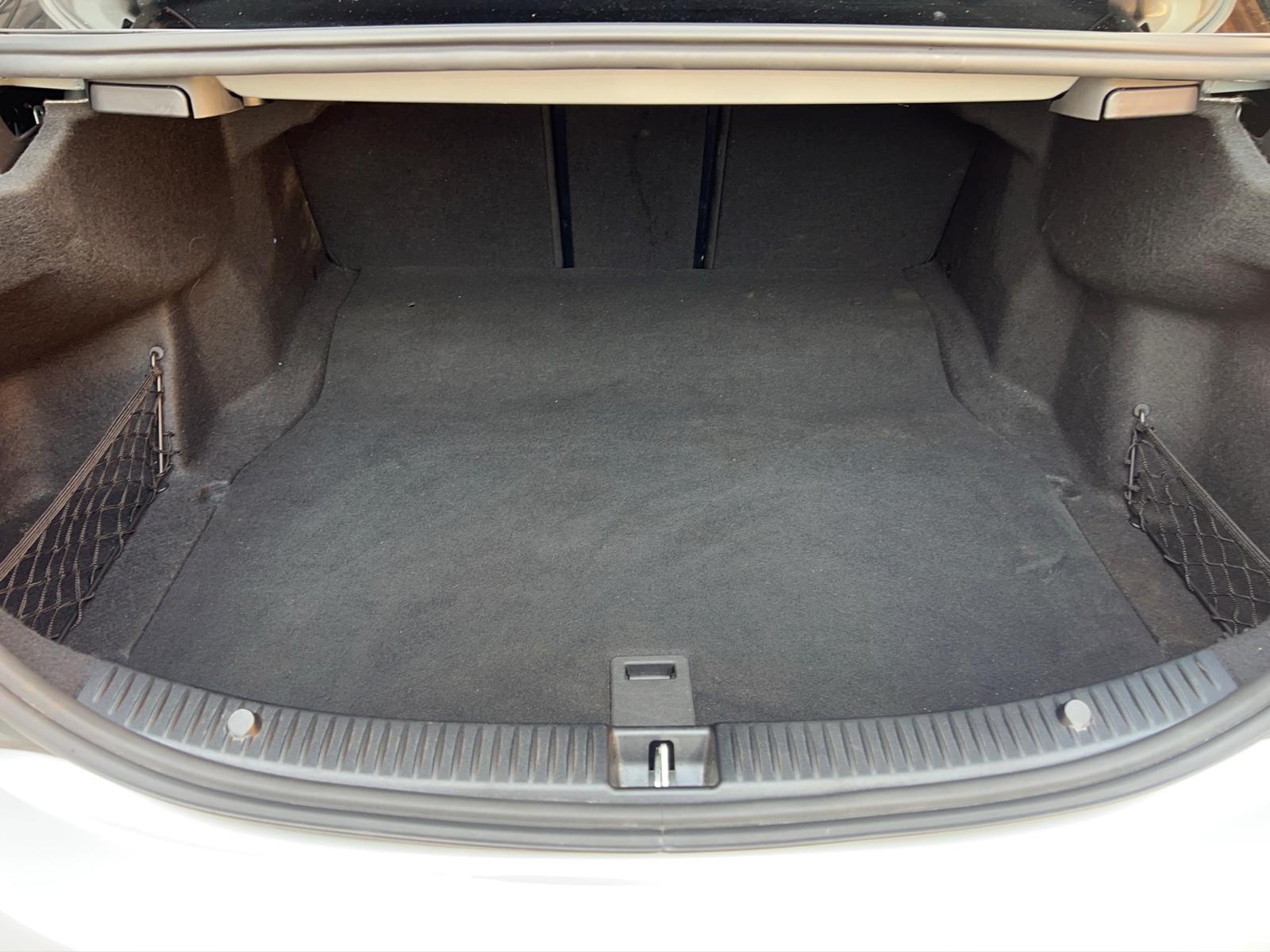 MERCEDES-BENZ C 300 d AMG Line 4Matic 9G-Tronic-image-26
