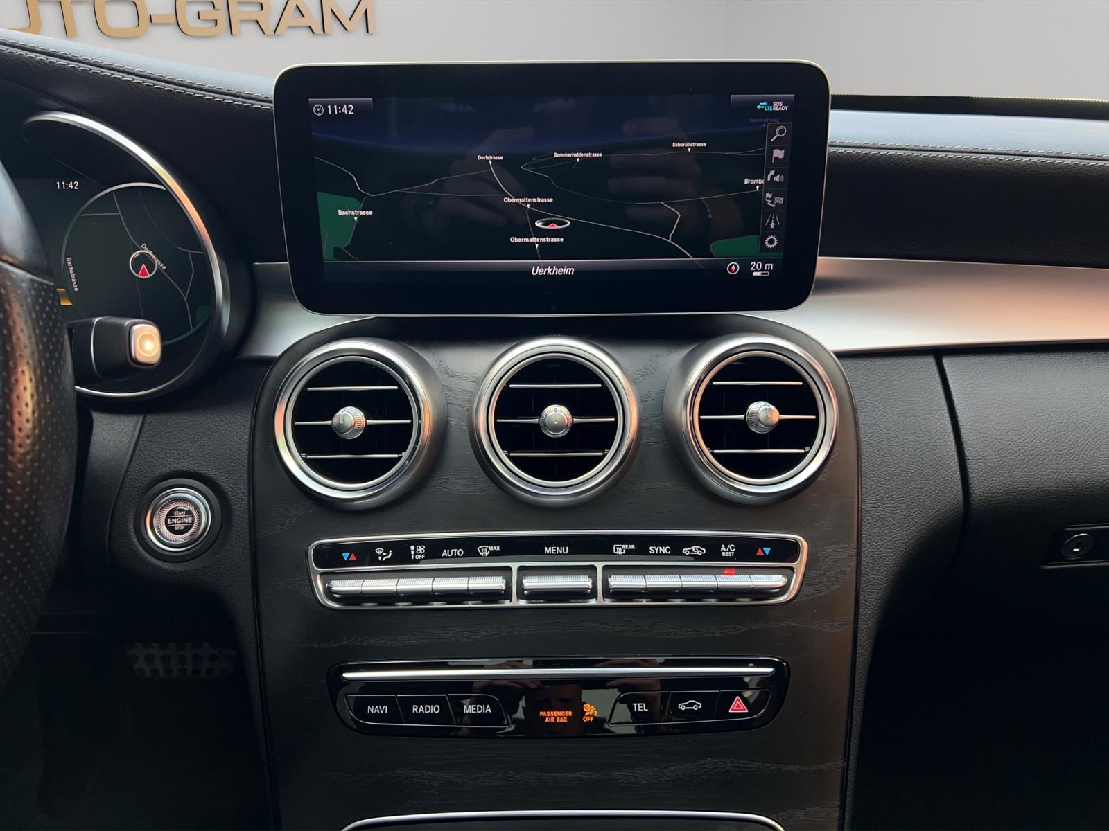 MERCEDES-BENZ C 300 d AMG Line 4Matic 9G-Tronic-image-17